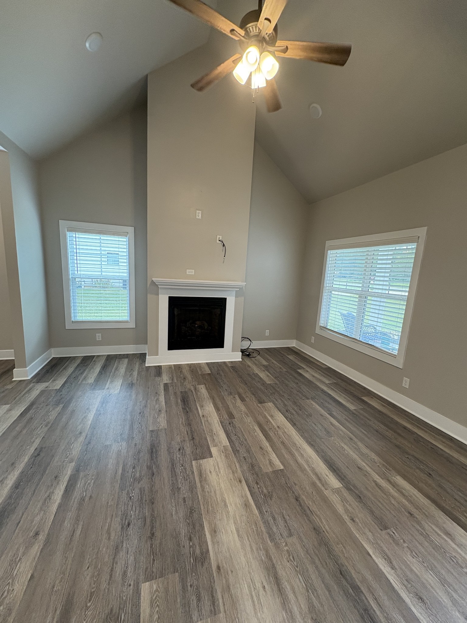 627 E Main St