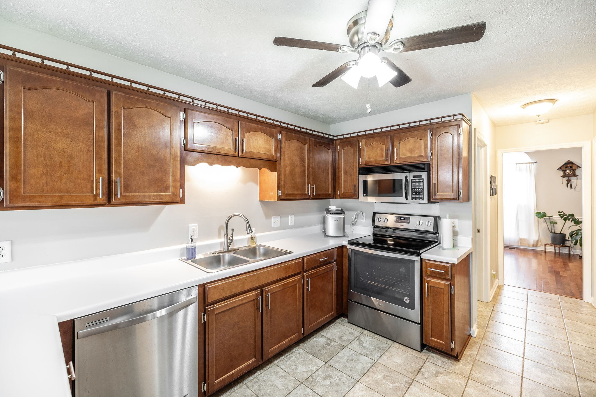 101 Victoria Ln, E