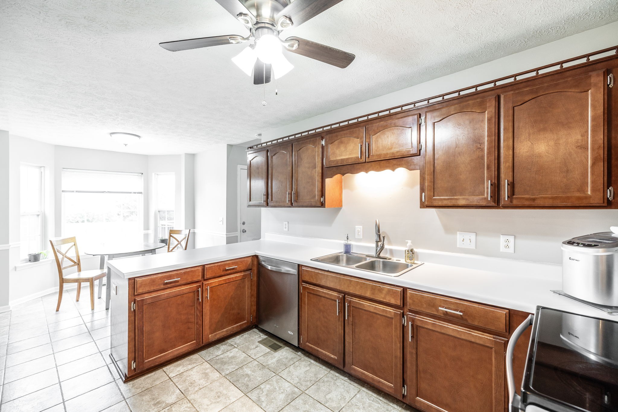 101 Victoria Ln, E