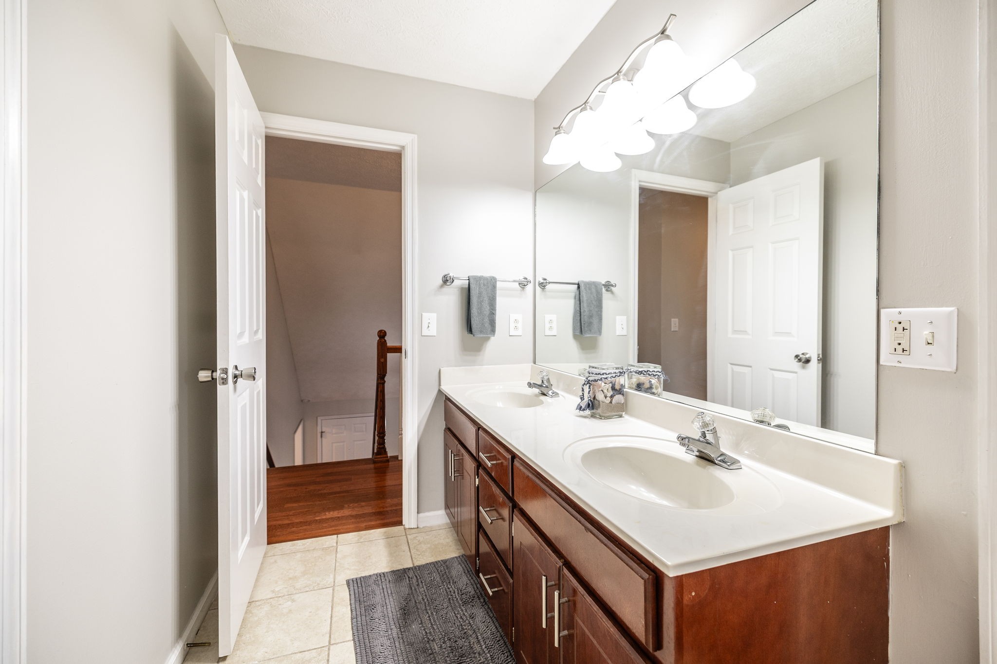 101 Victoria Ln, E