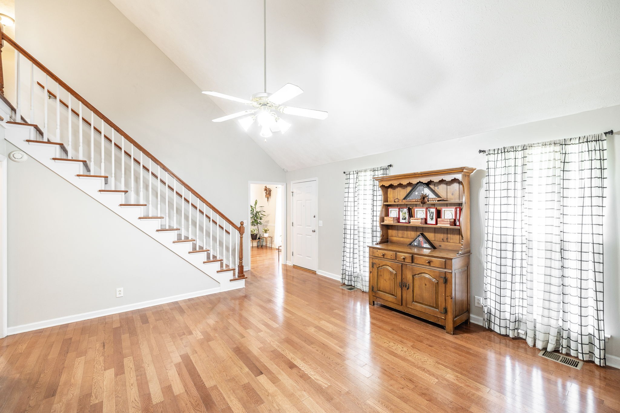 101 Victoria Ln, E
