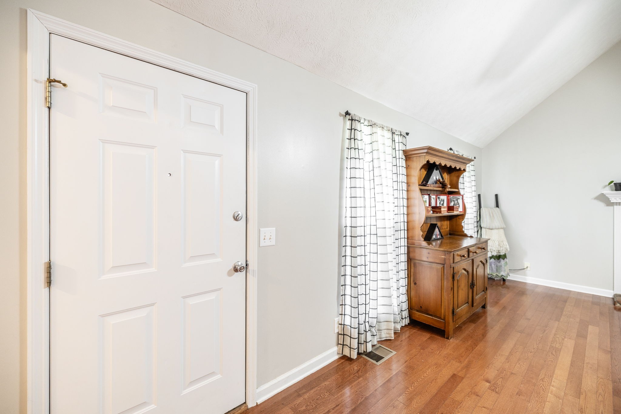 101 Victoria Ln, E