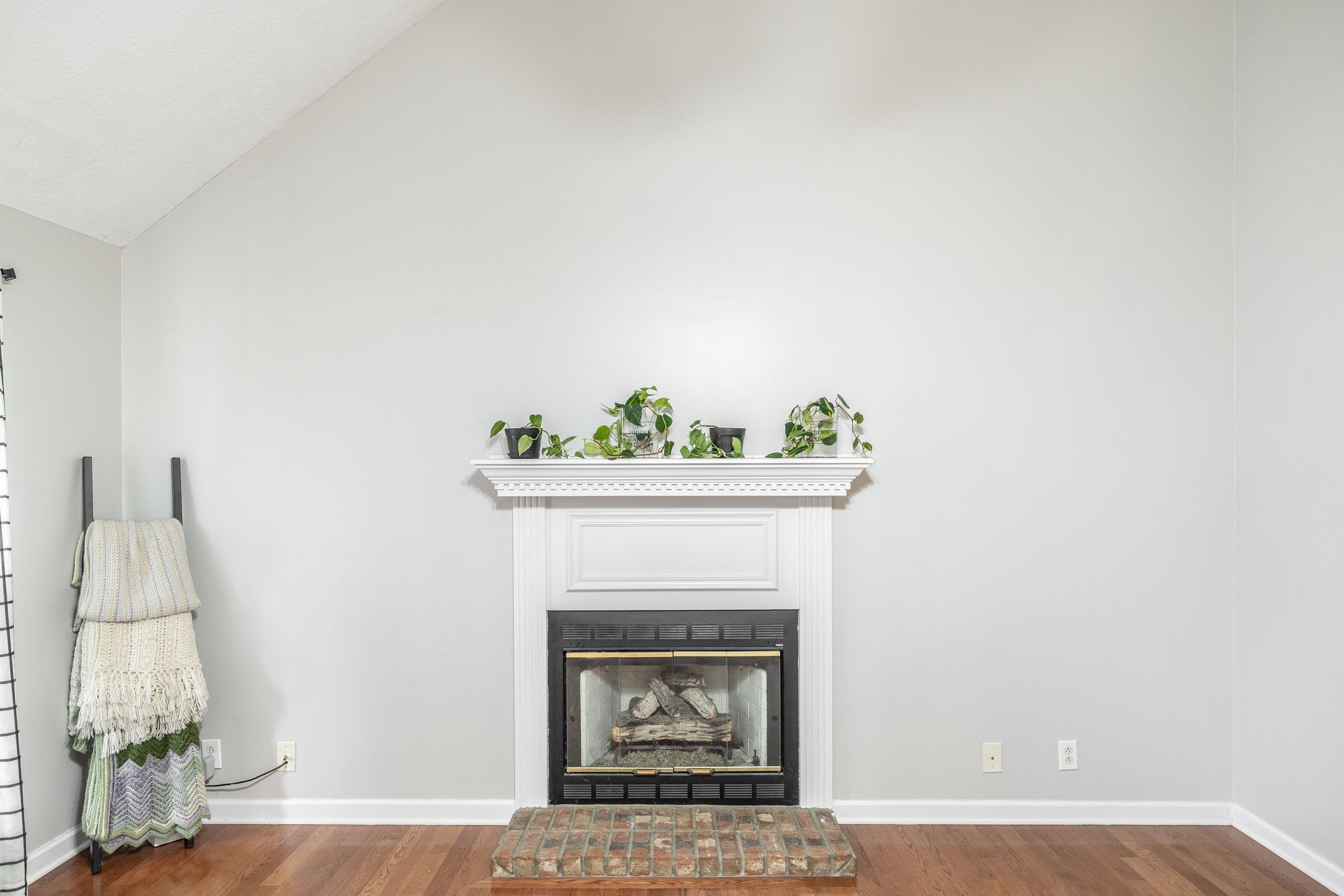 101 Victoria Ln, E