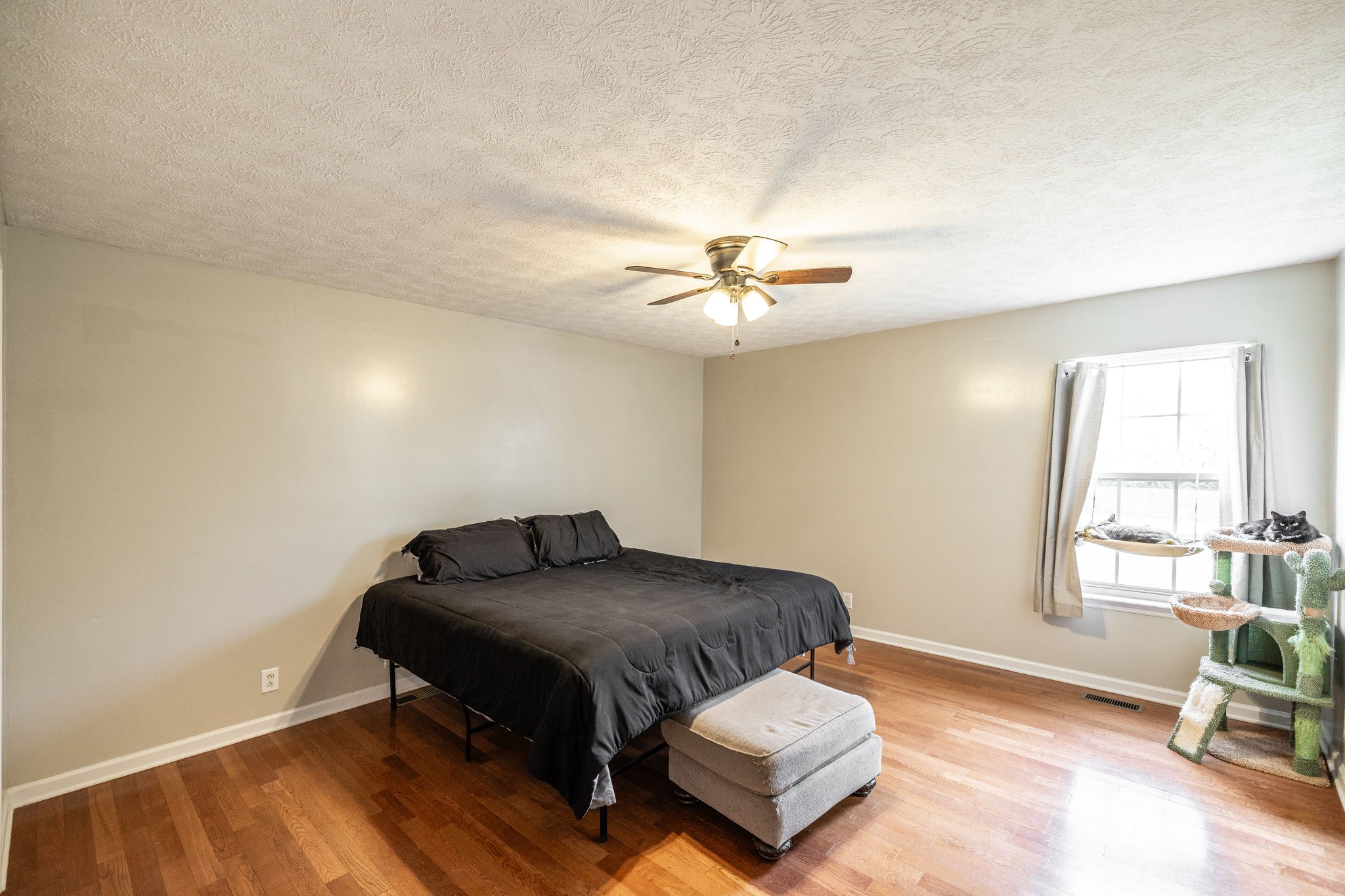 101 Victoria Ln, E