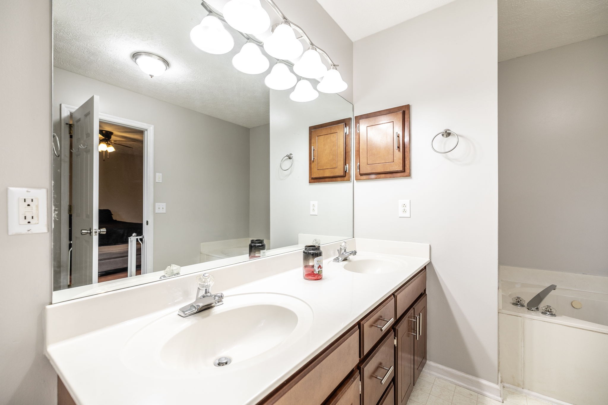 101 Victoria Ln, E
