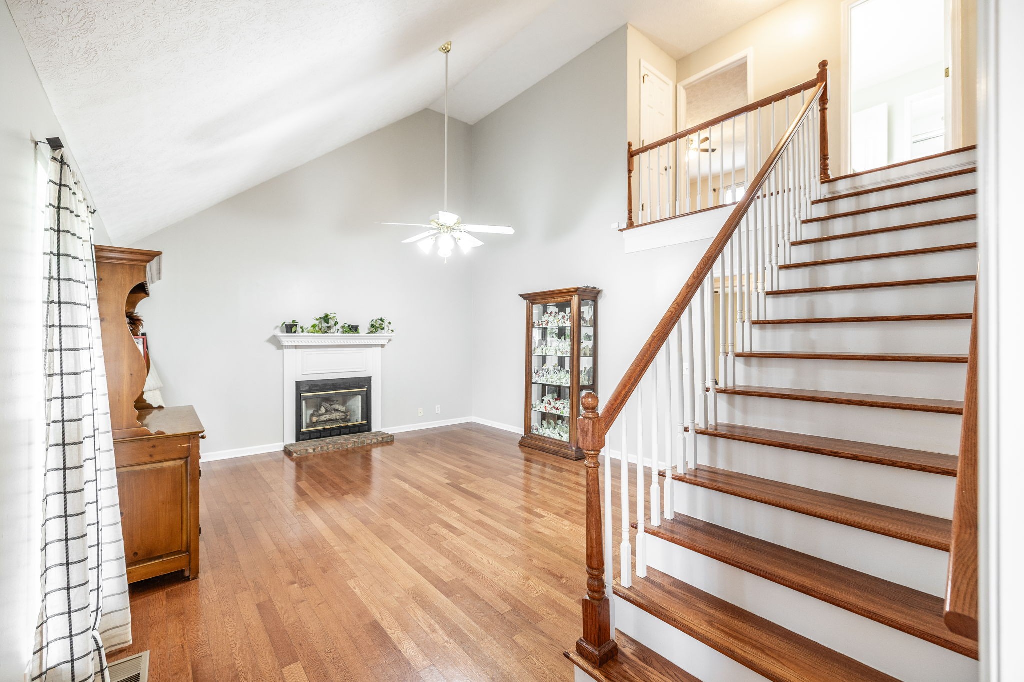 101 Victoria Ln, E