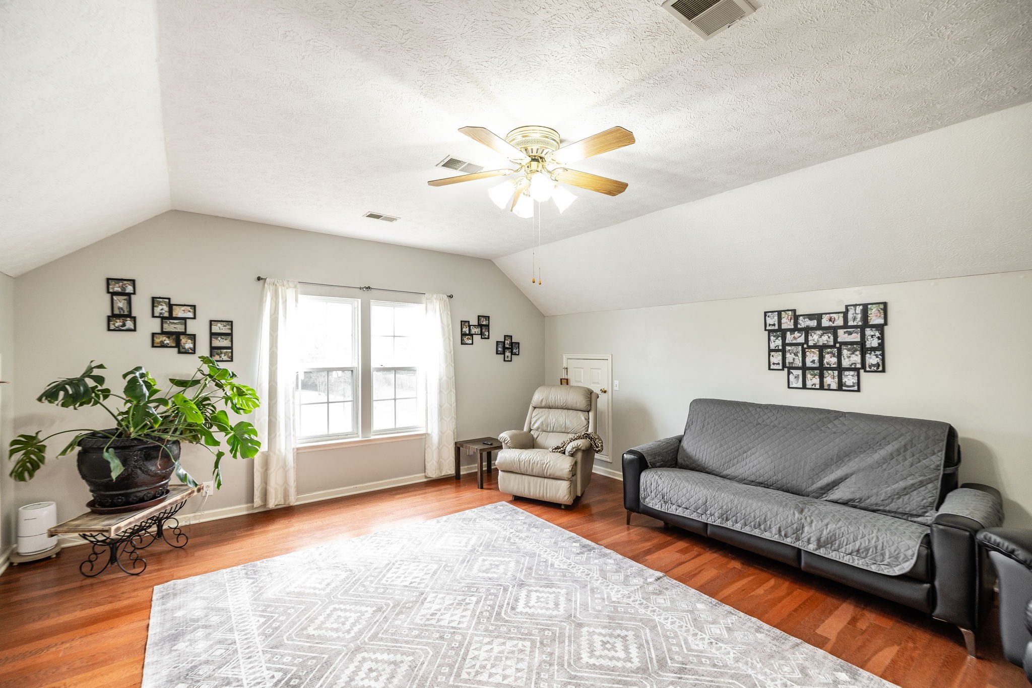 101 Victoria Ln, E