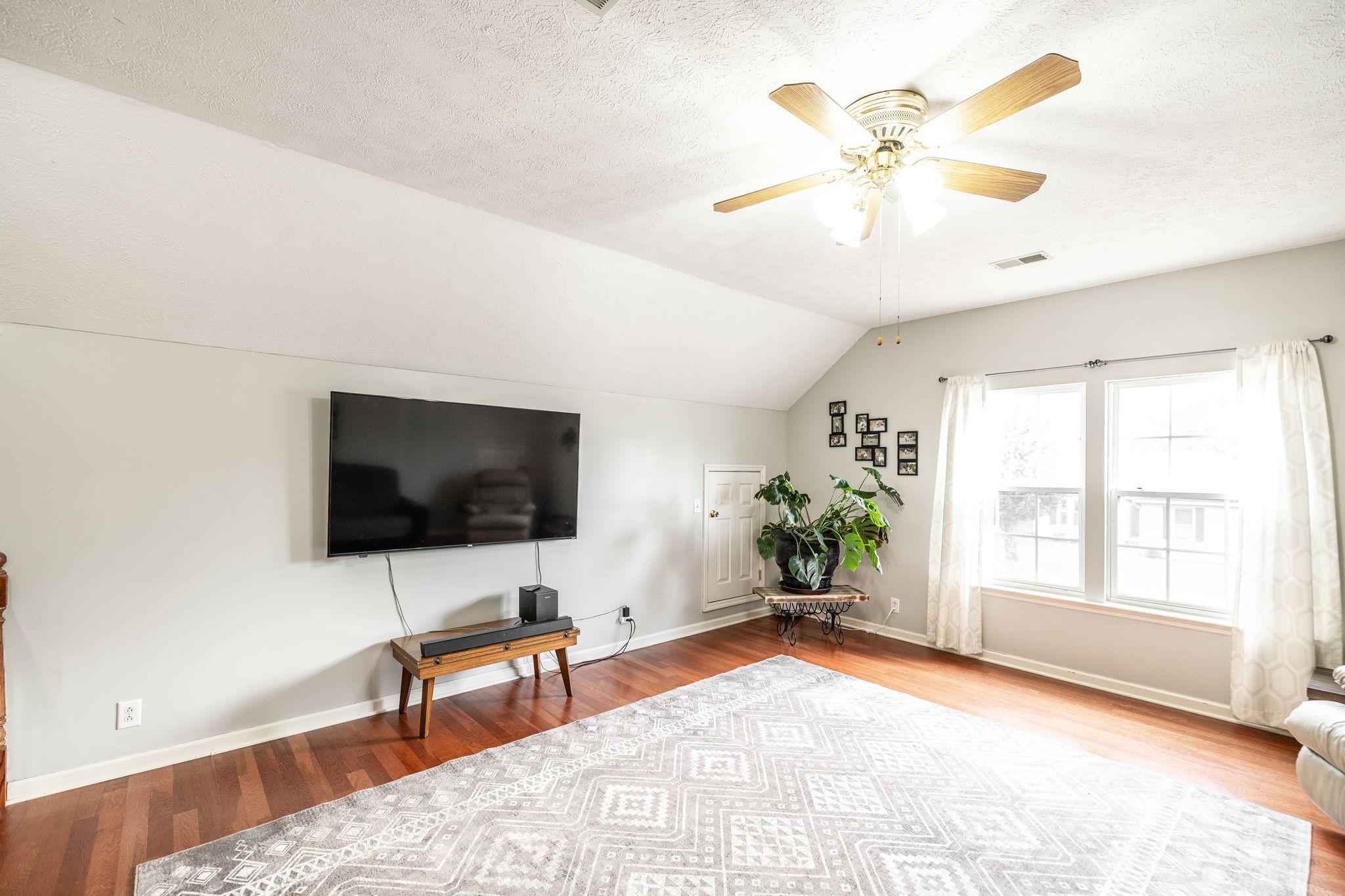 101 Victoria Ln, E