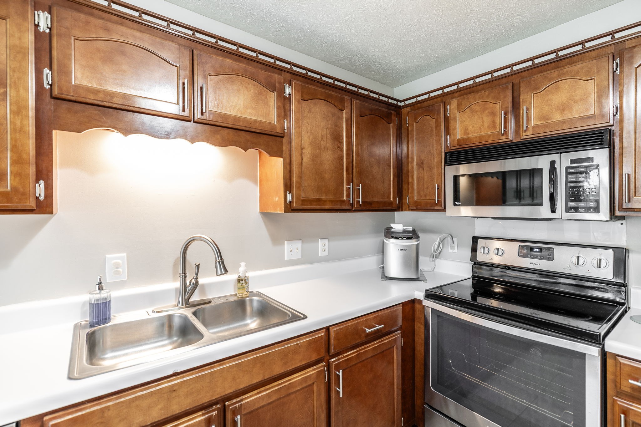 101 Victoria Ln, E