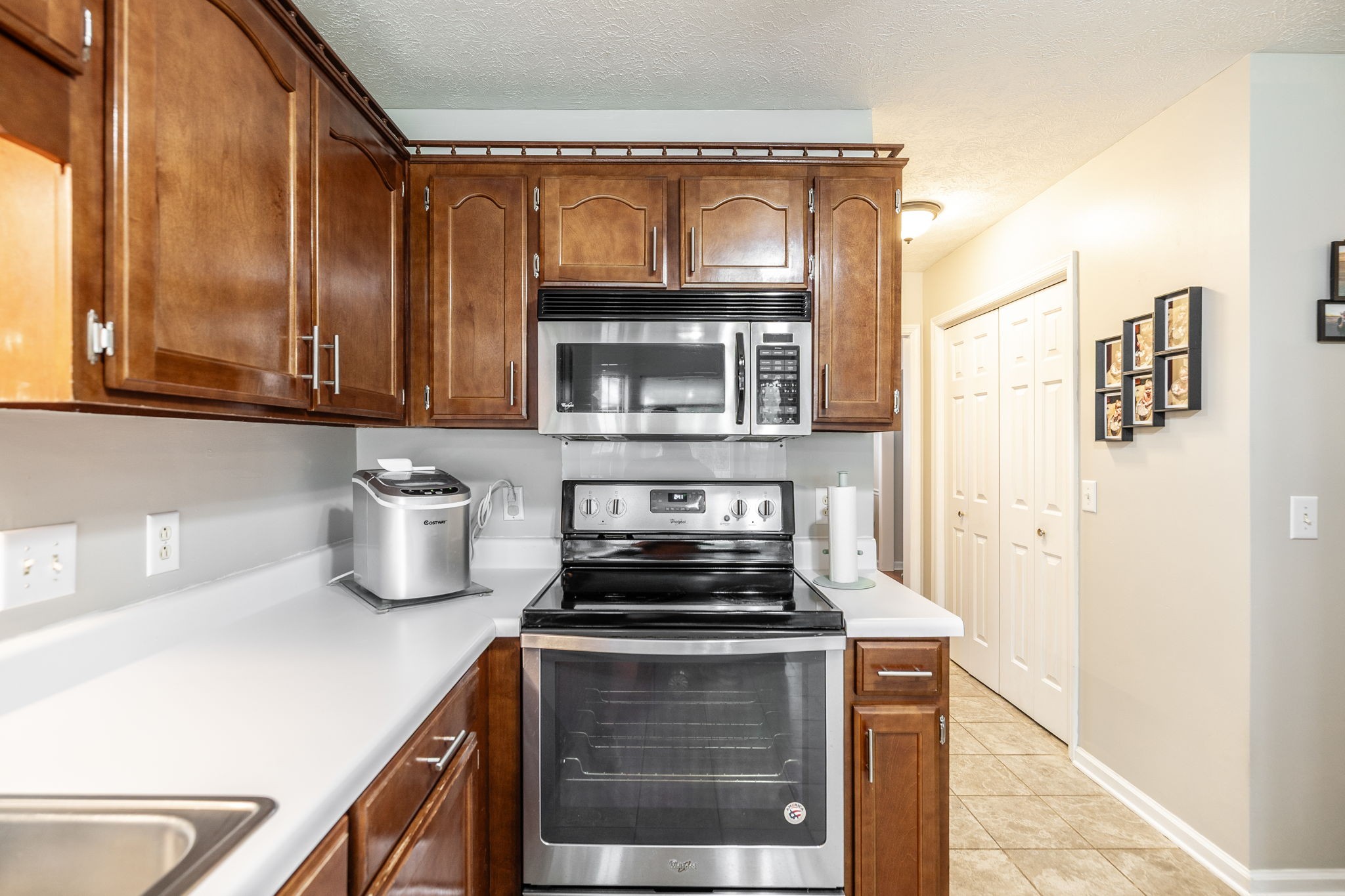 101 Victoria Ln, E