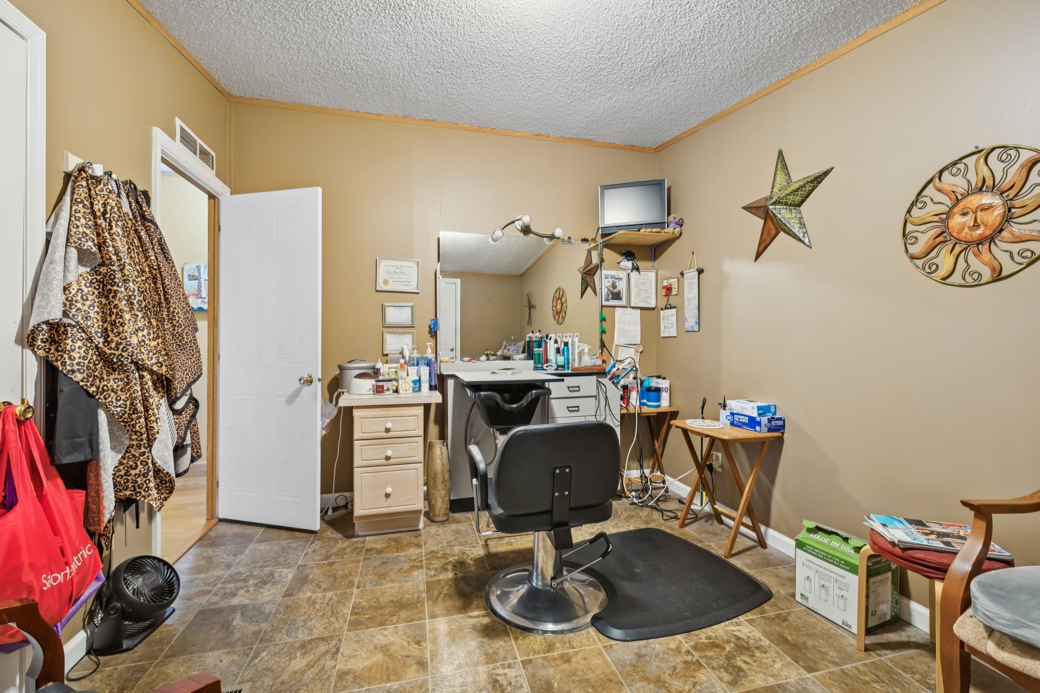 1250 Africa Rd