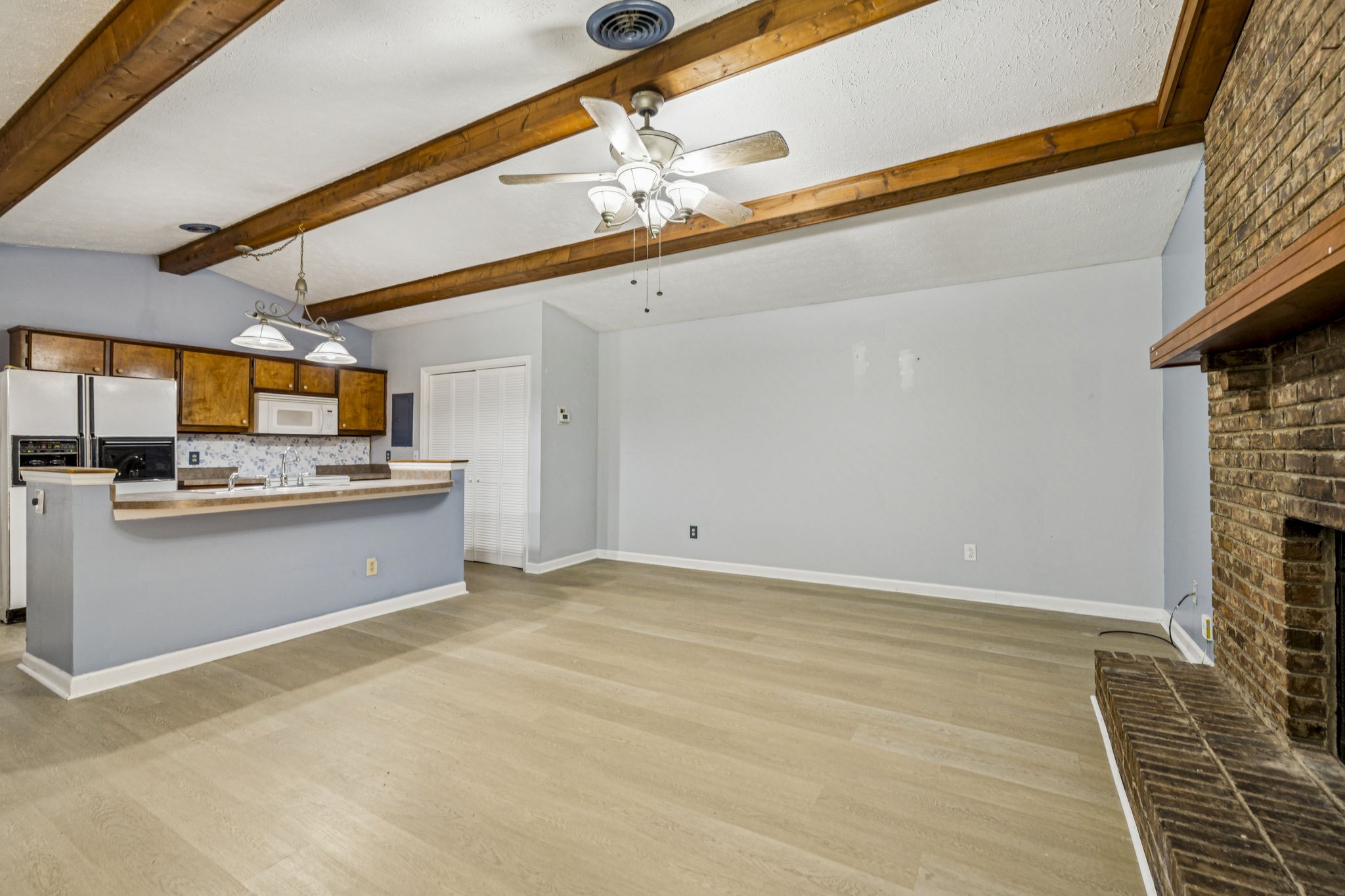 1002 Patio Dr