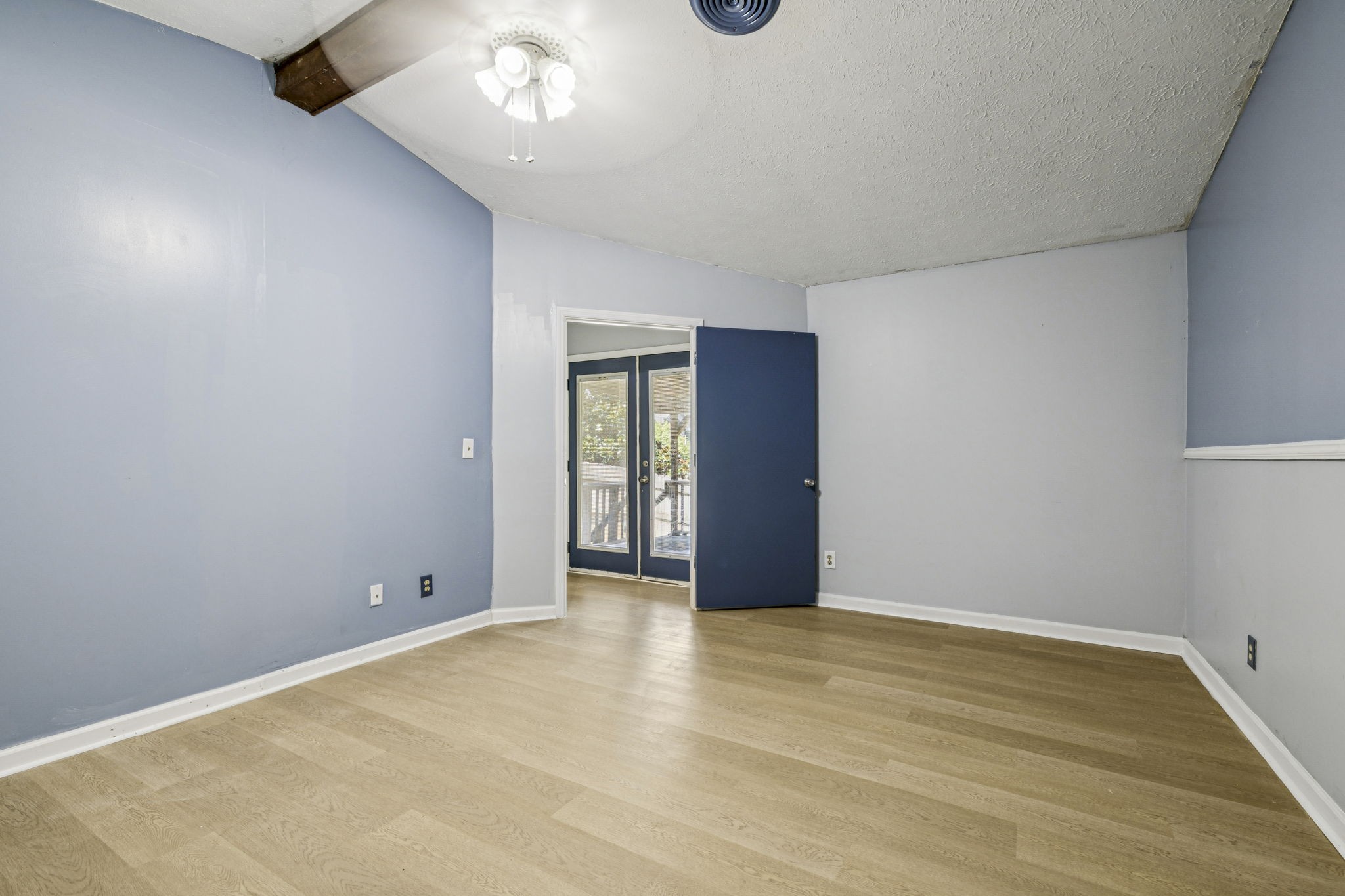 1002 Patio Dr