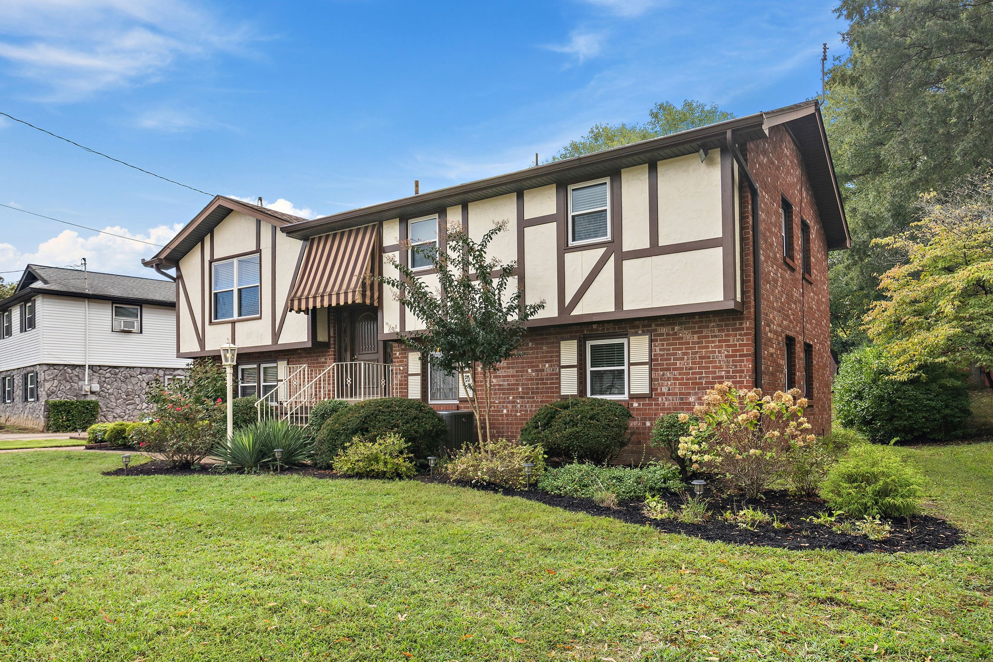 4389 Baton Rouge Dr