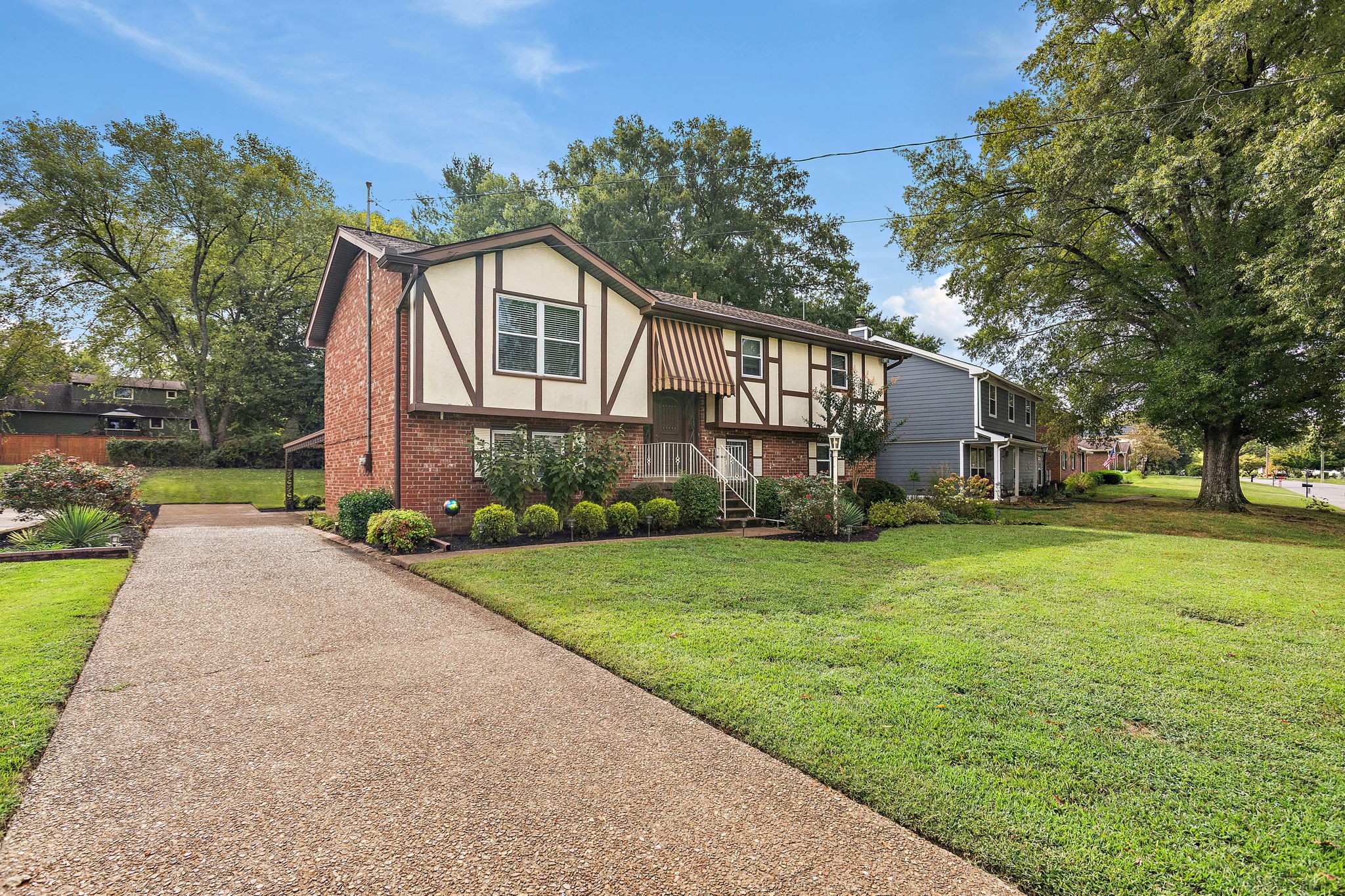 4389 Baton Rouge Dr