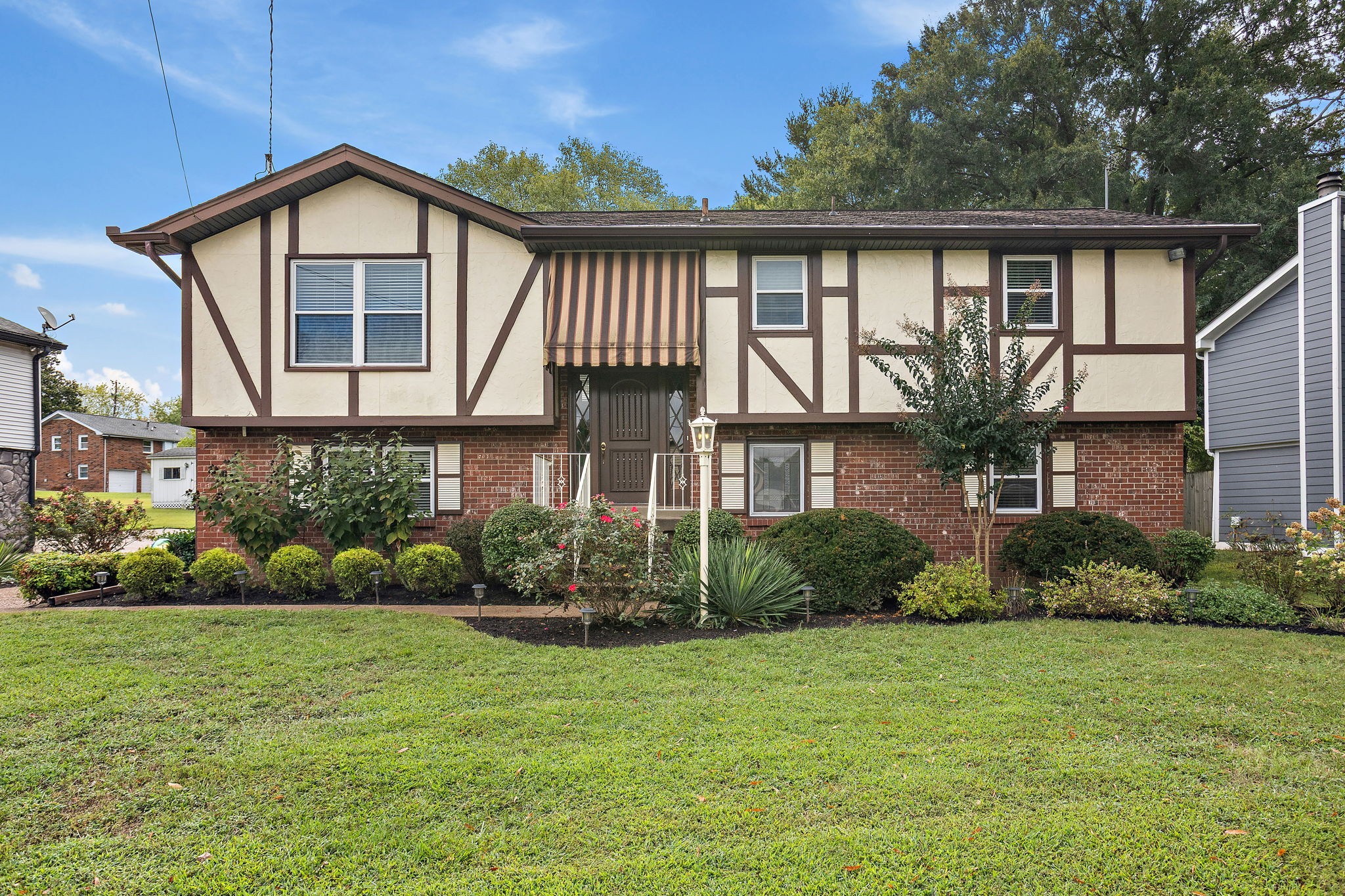 4389 Baton Rouge Dr