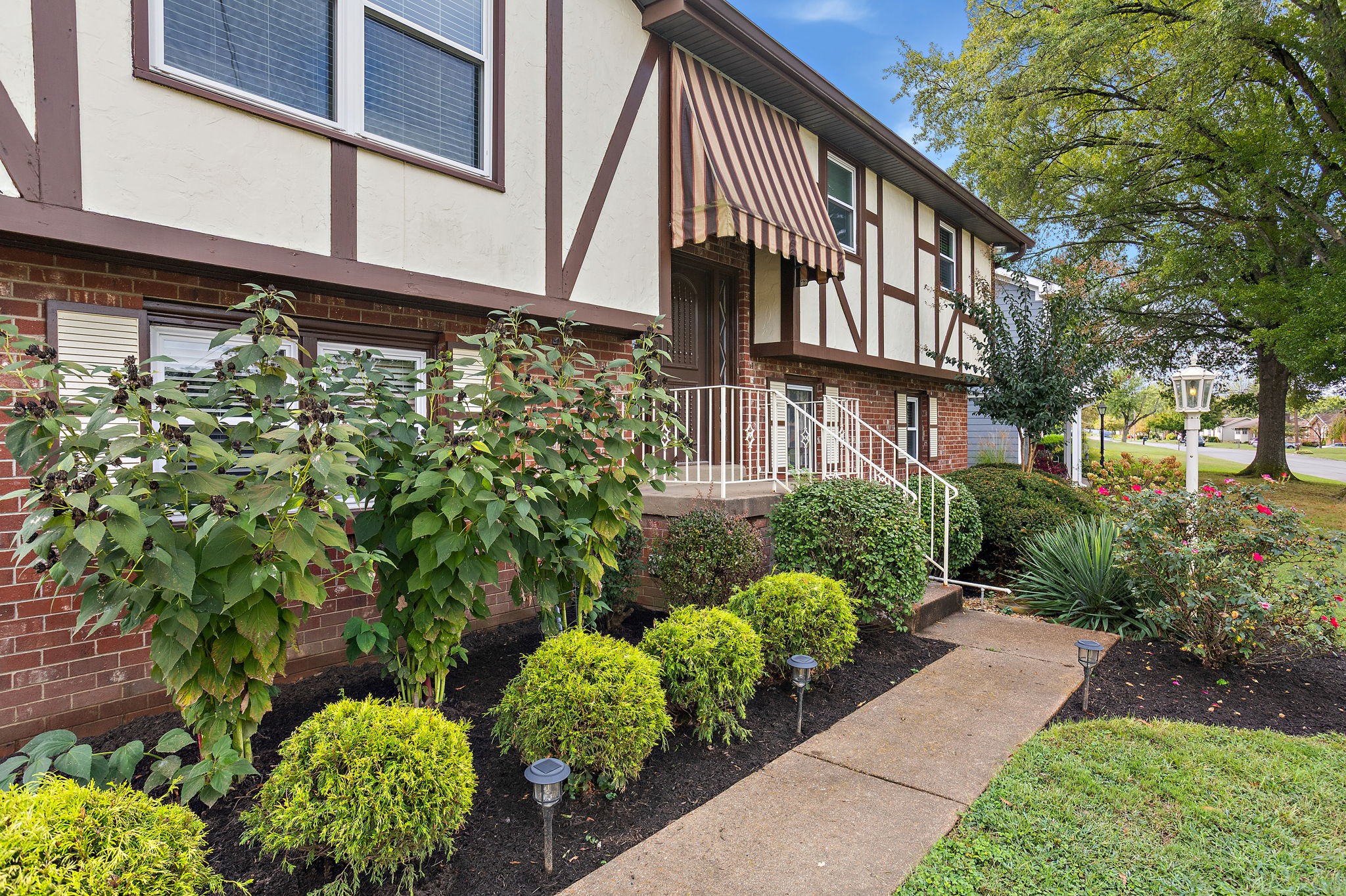 4389 Baton Rouge Dr