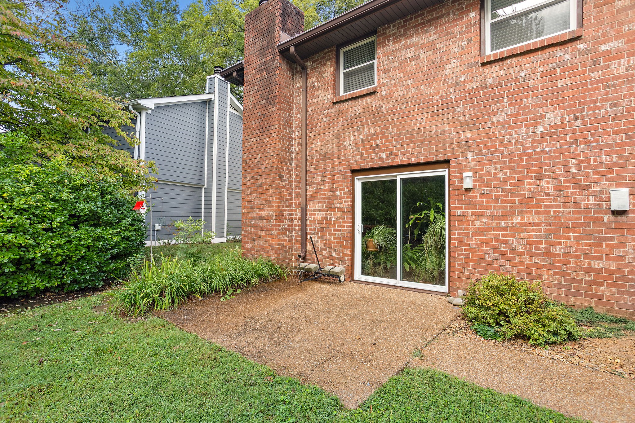4389 Baton Rouge Dr