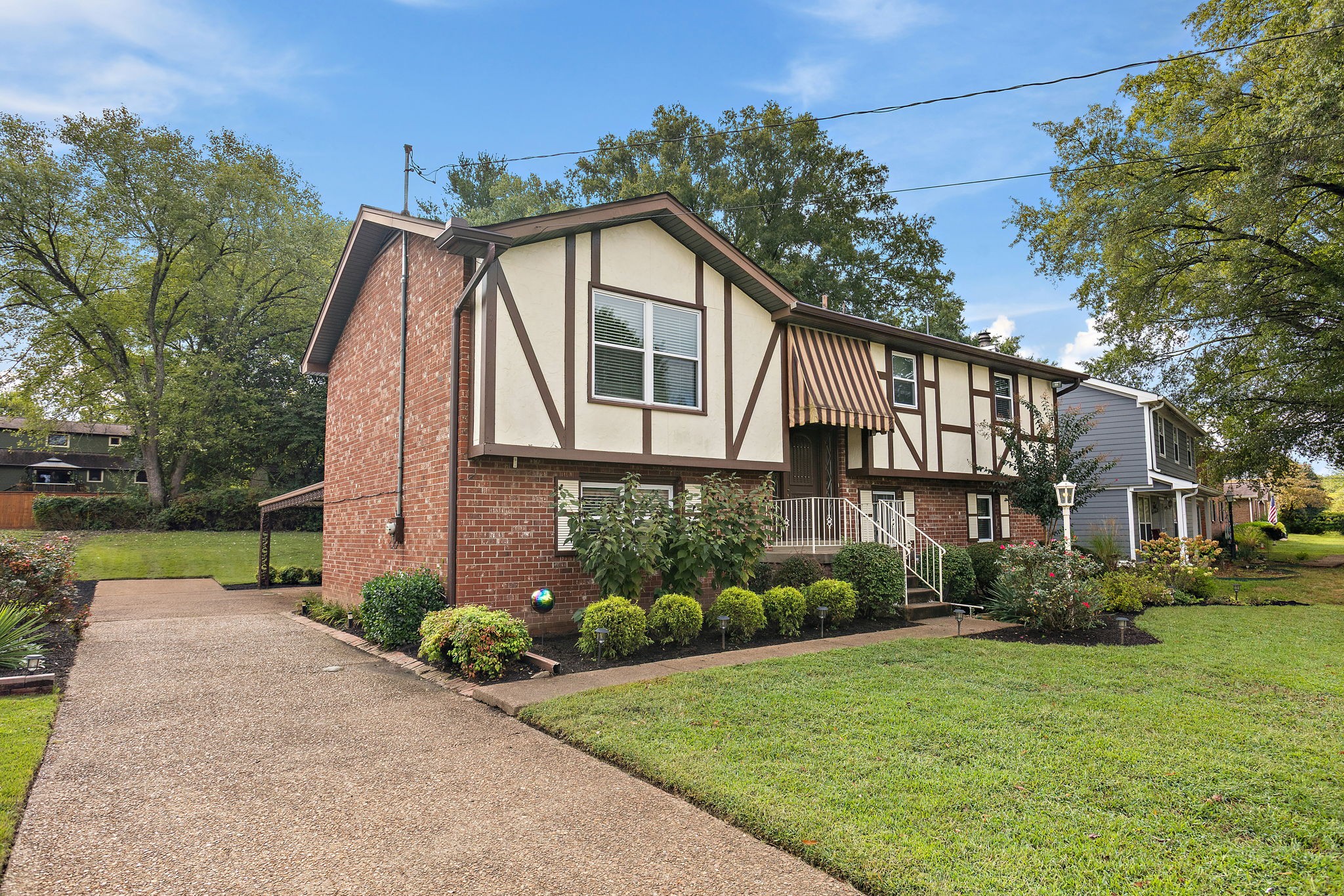 4389 Baton Rouge Dr