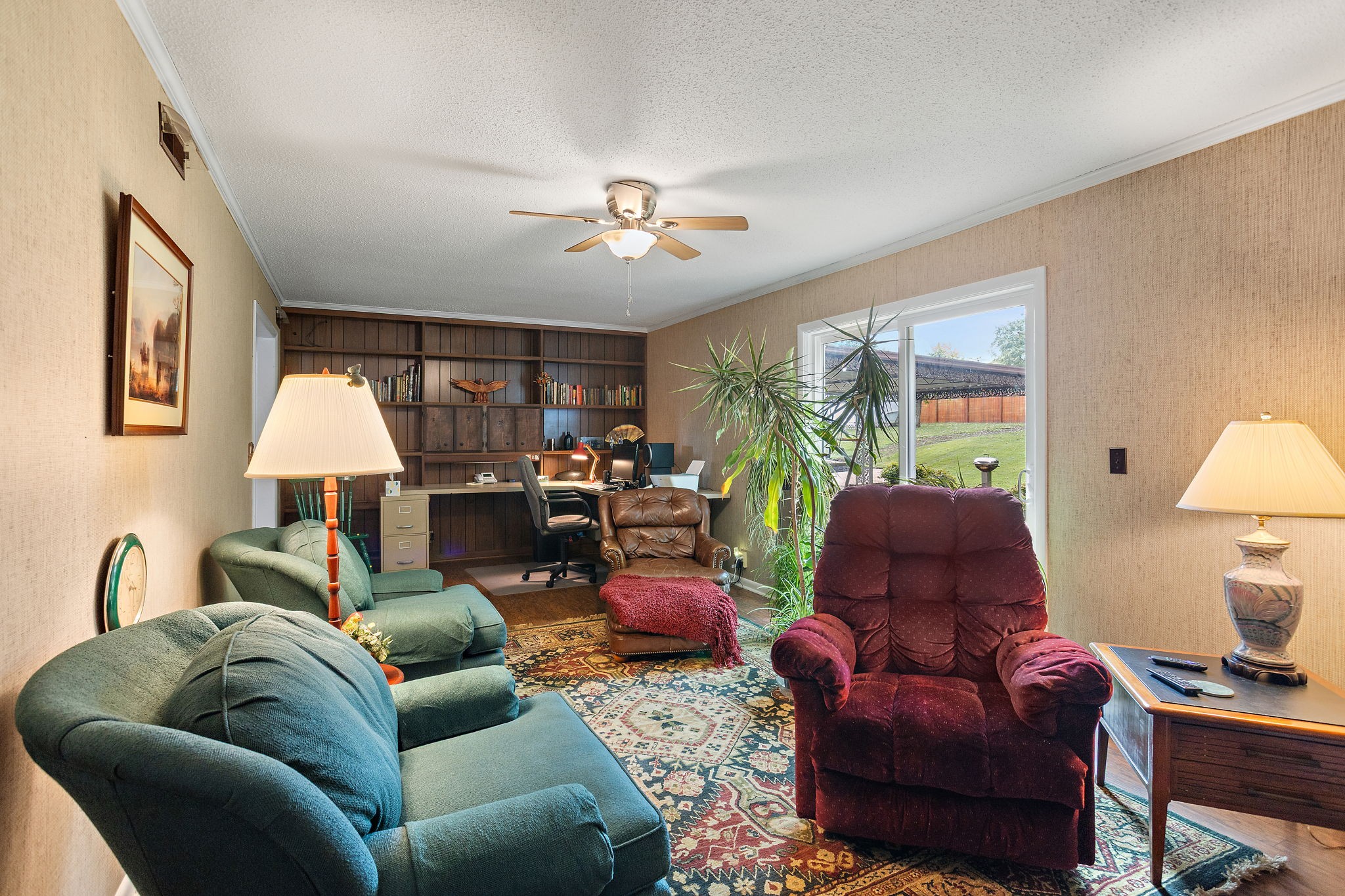 4389 Baton Rouge Dr