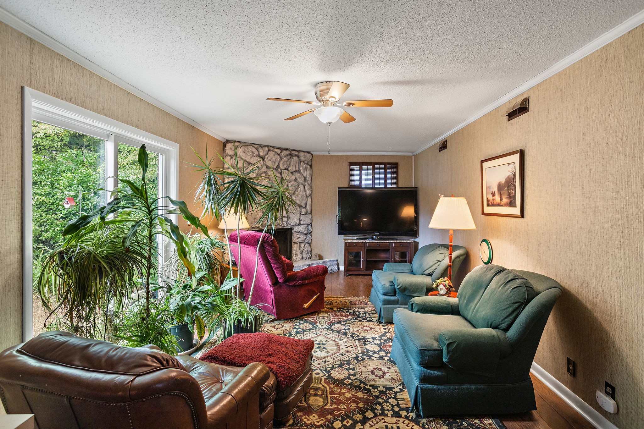 4389 Baton Rouge Dr