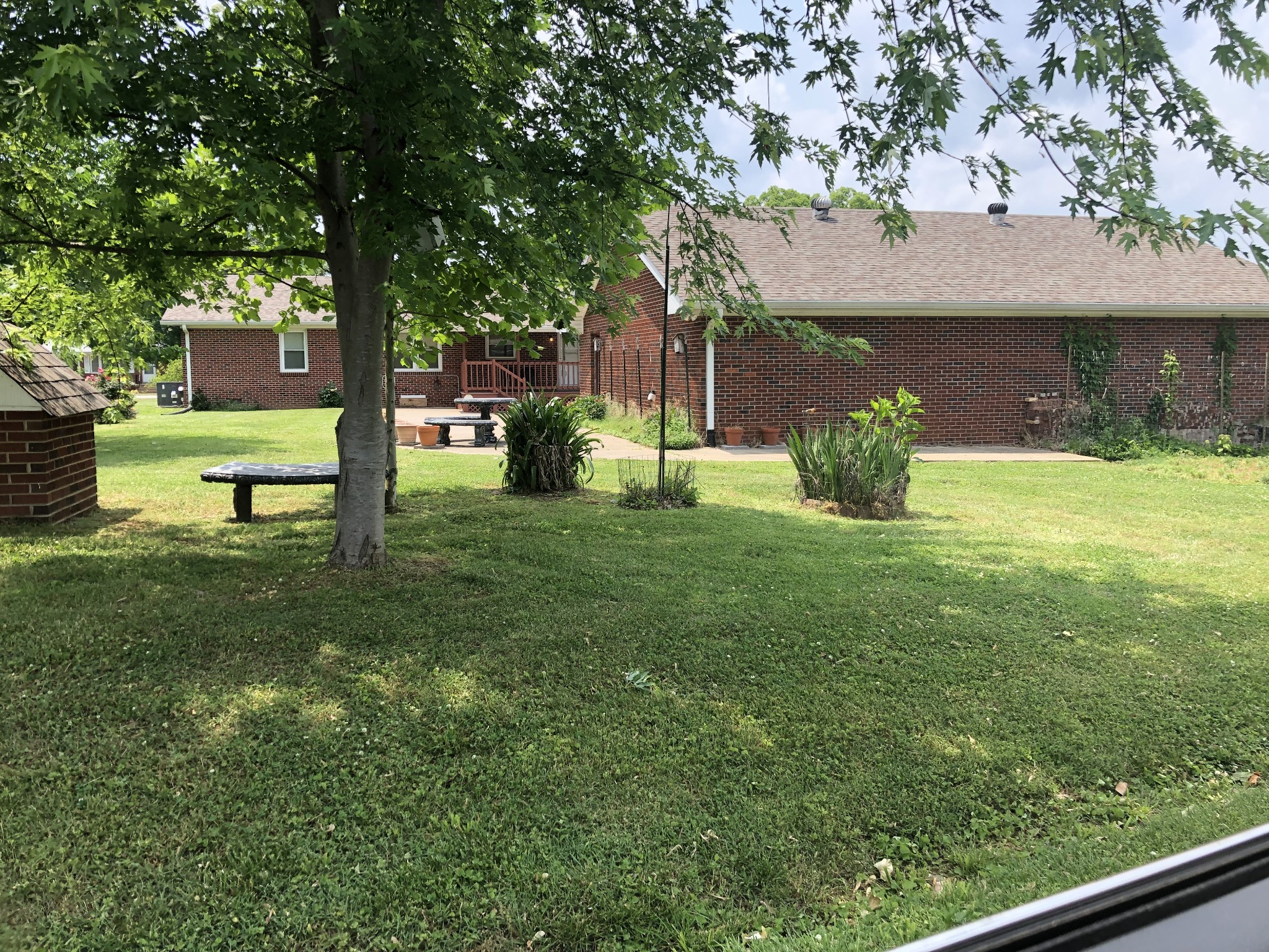 1109 Edgehill Dr