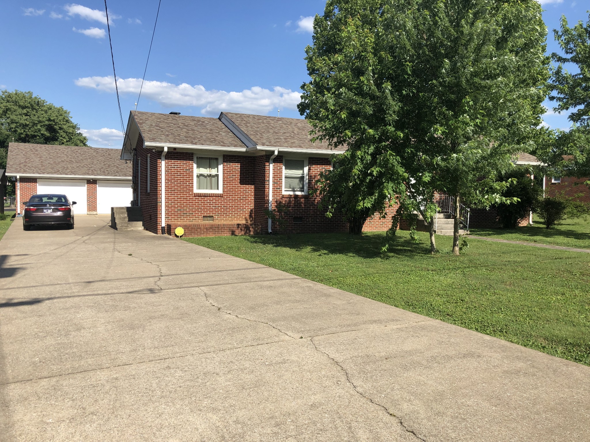 1109 Edgehill Dr
