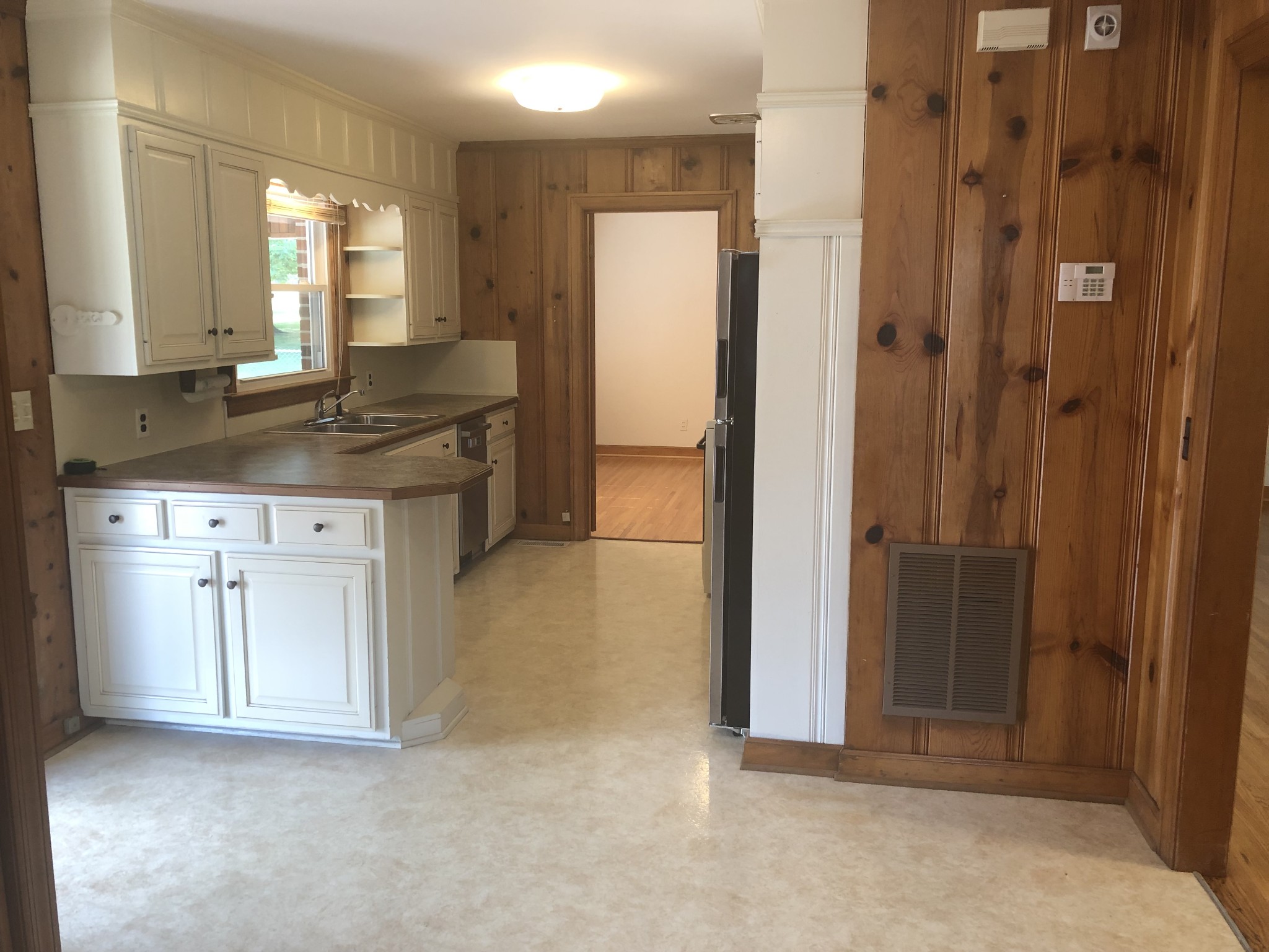 1109 Edgehill Dr