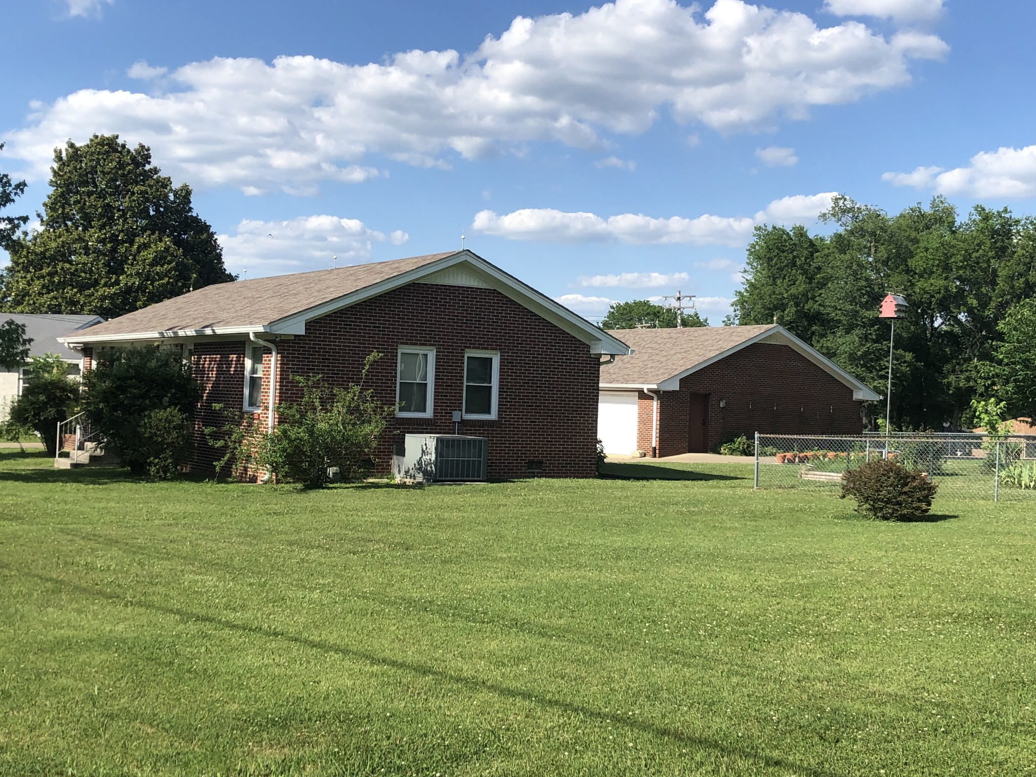 1109 Edgehill Dr