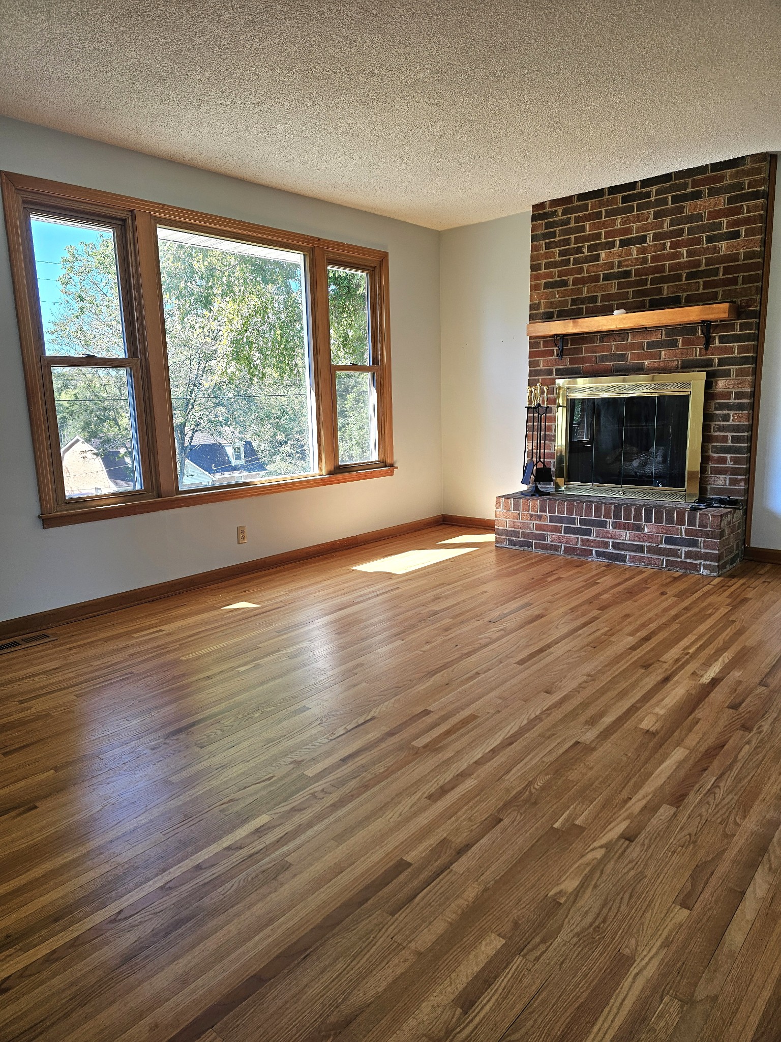 316 River Dr