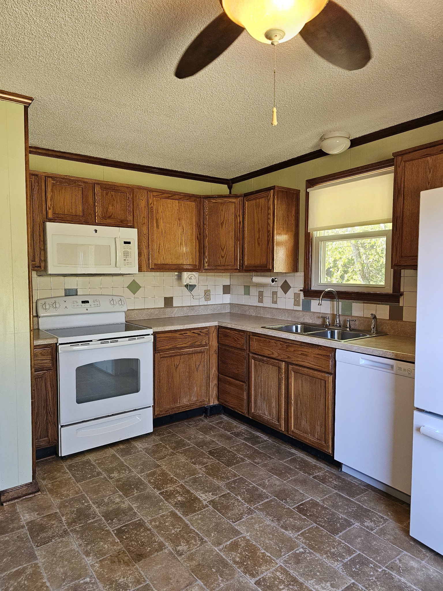 316 River Dr