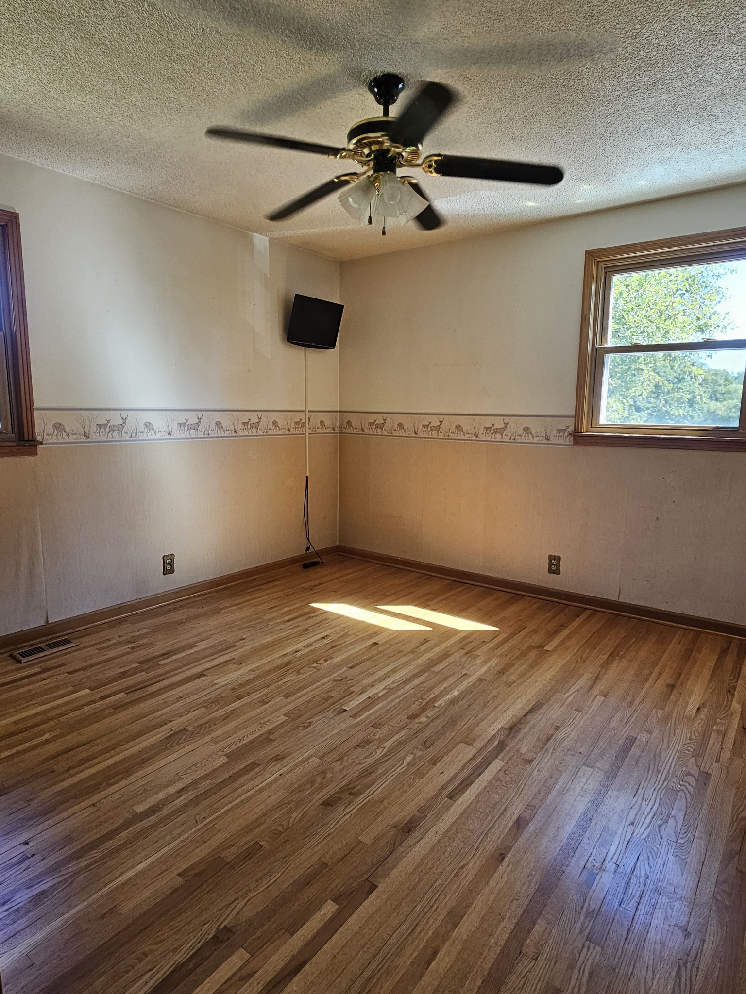 316 River Dr