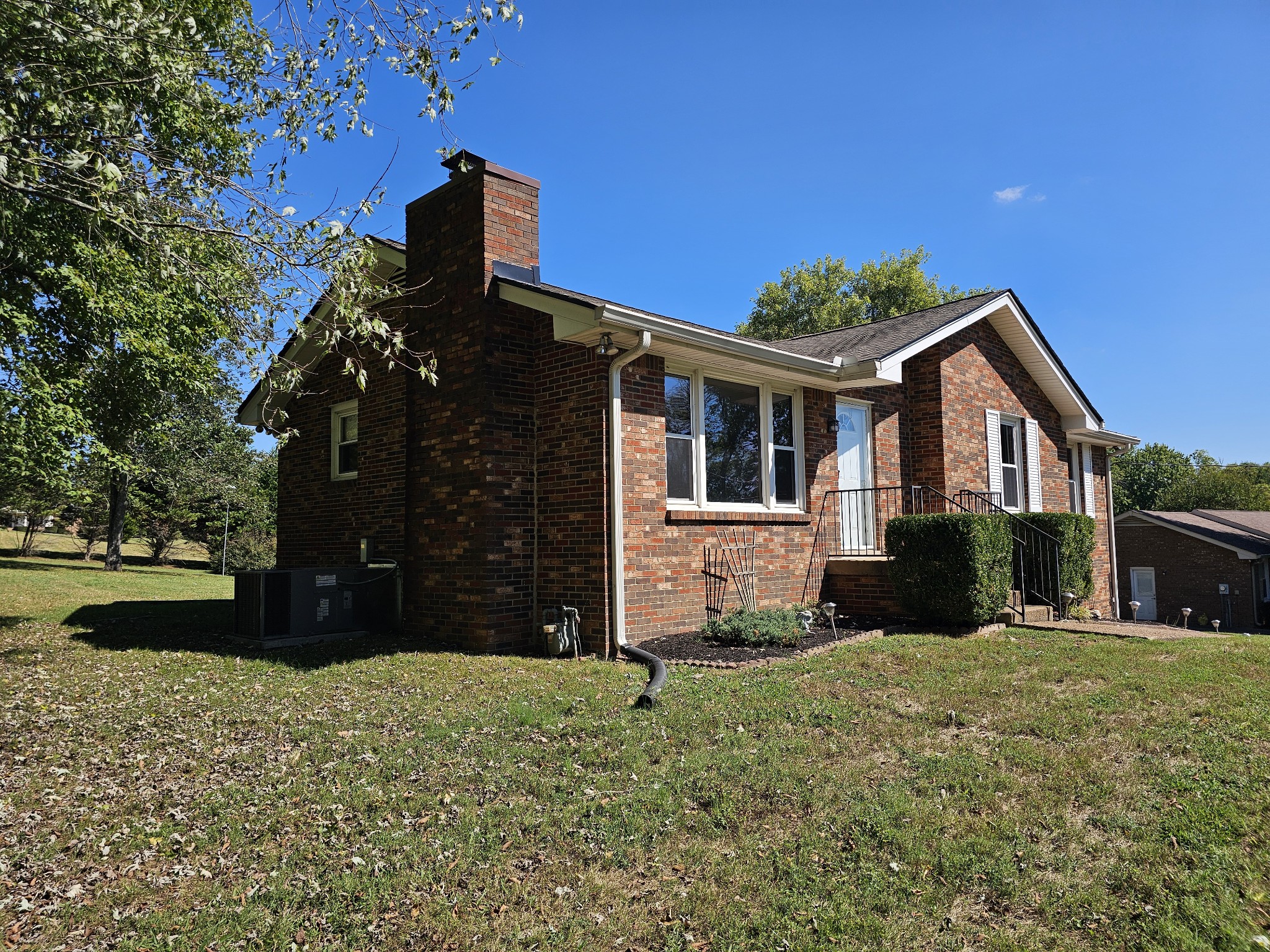 316 River Dr