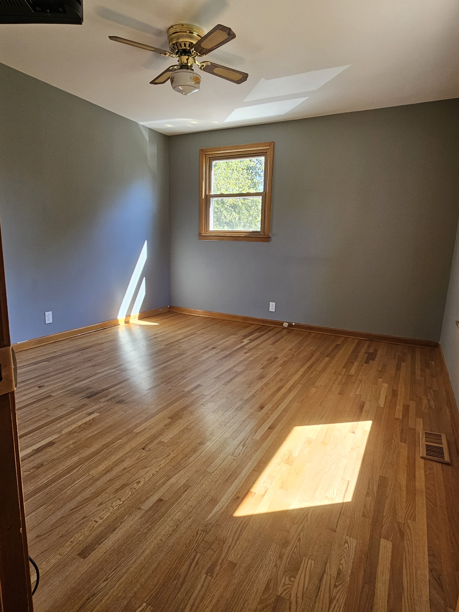 316 River Dr