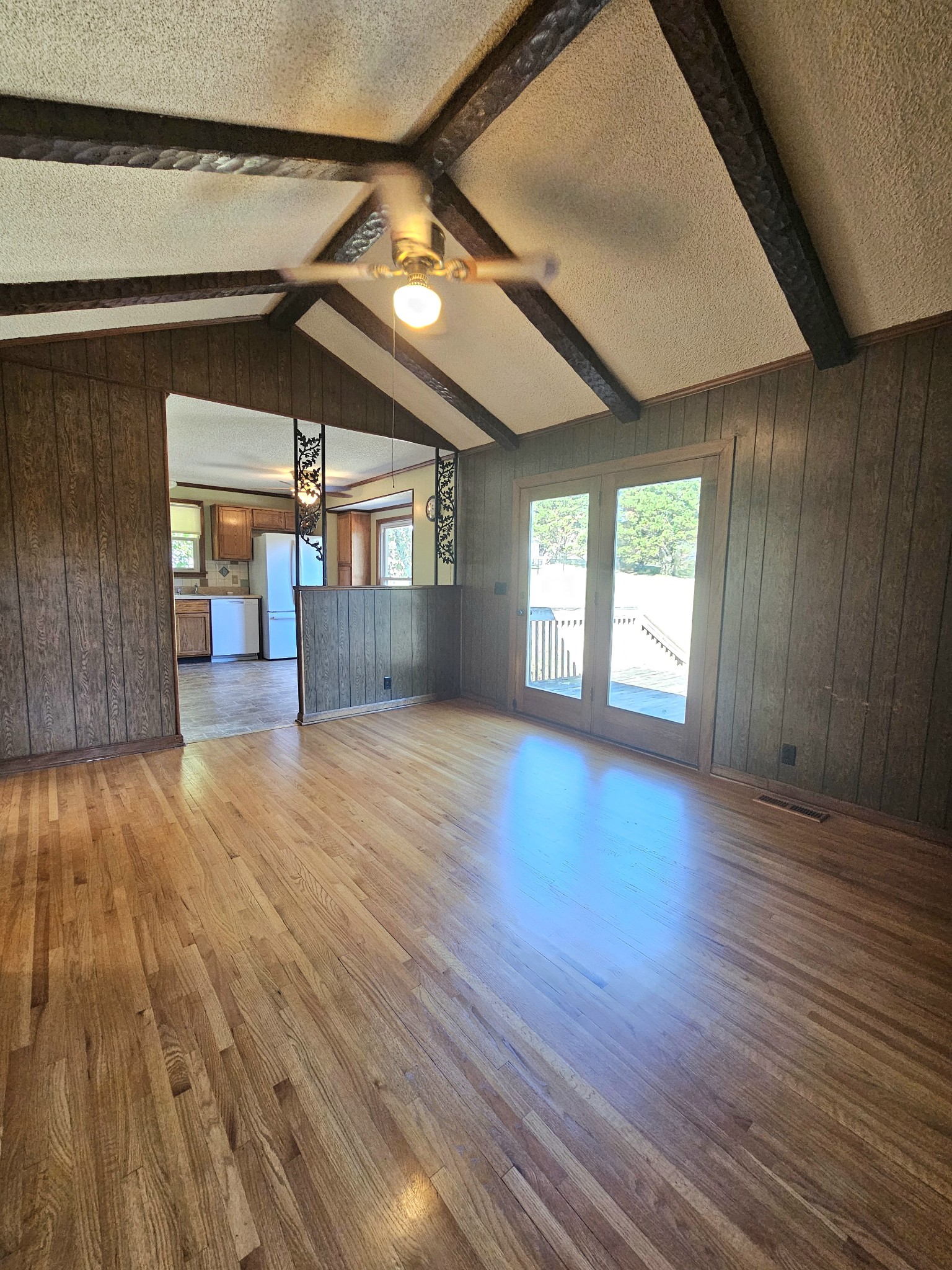 316 River Dr