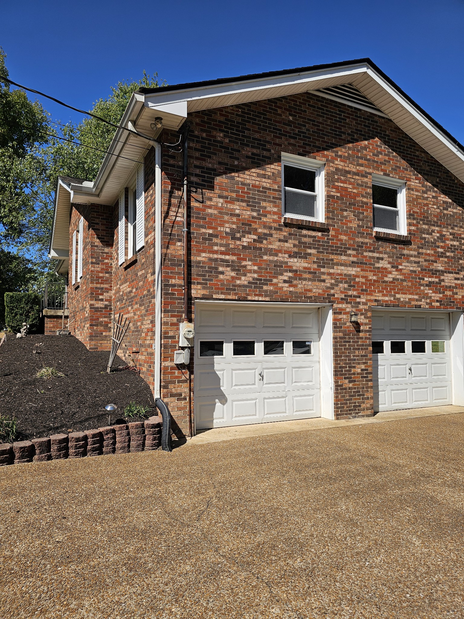 316 River Dr
