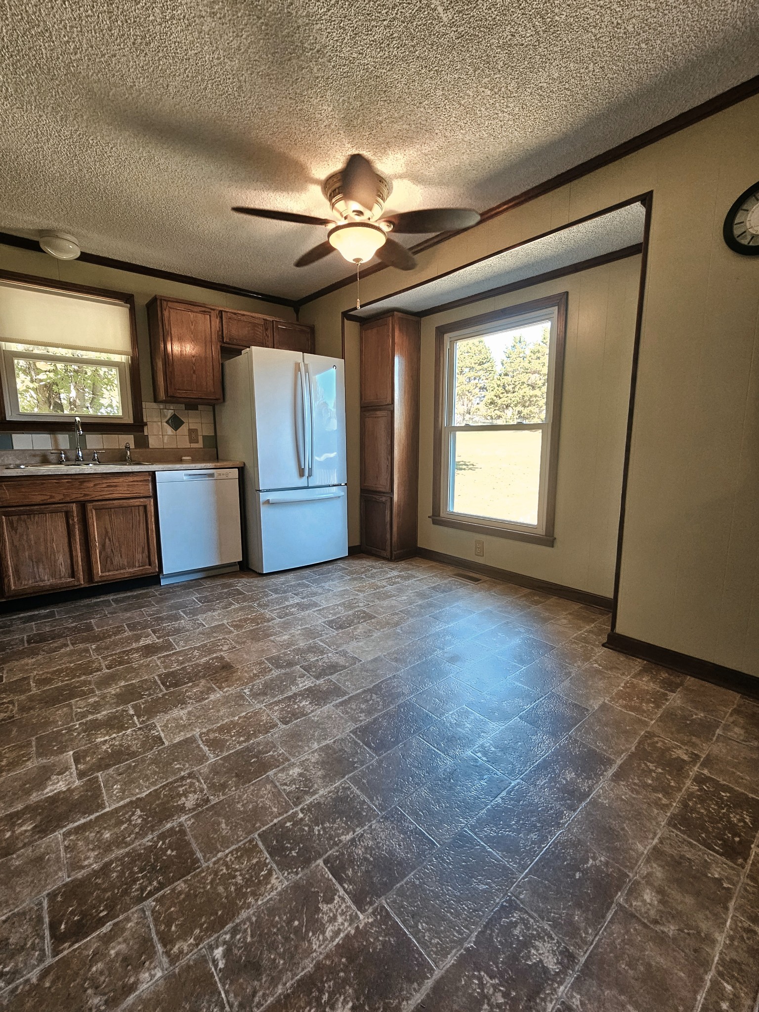 316 River Dr
