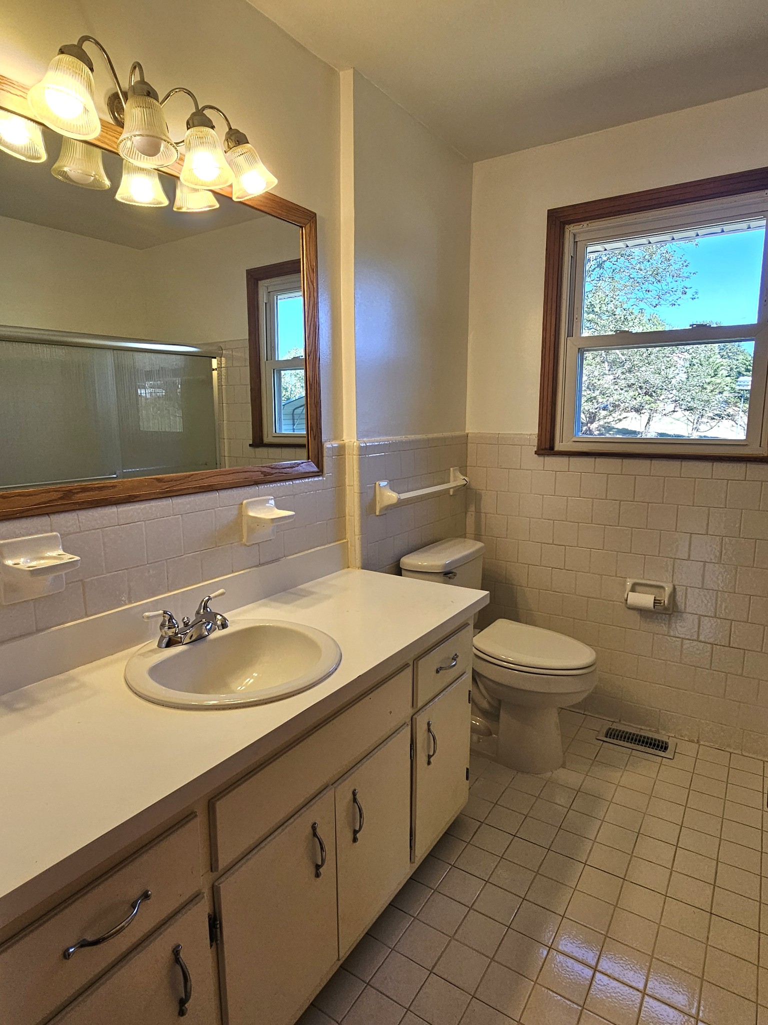 316 River Dr