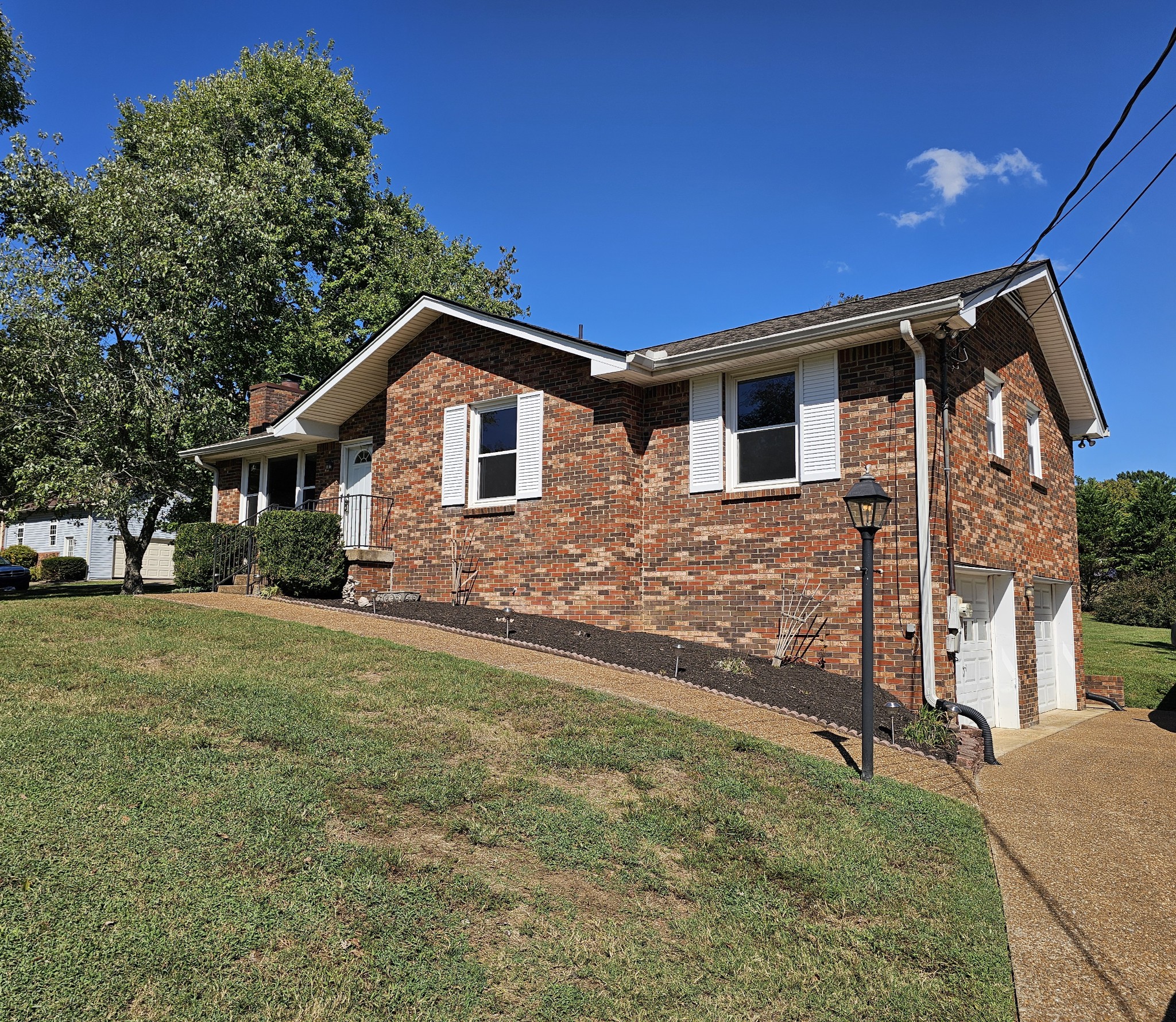 316 River Dr