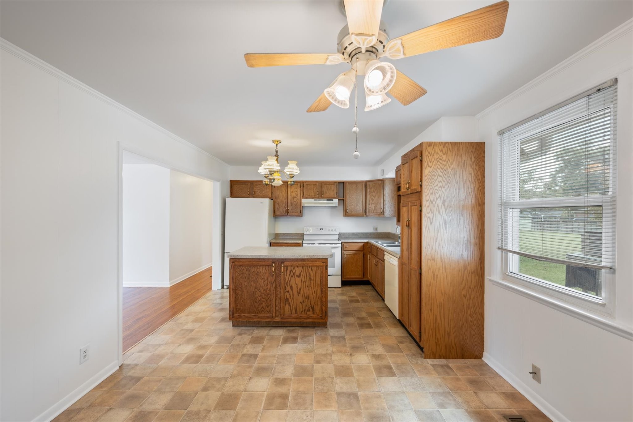 2410 Fairbrook Dr