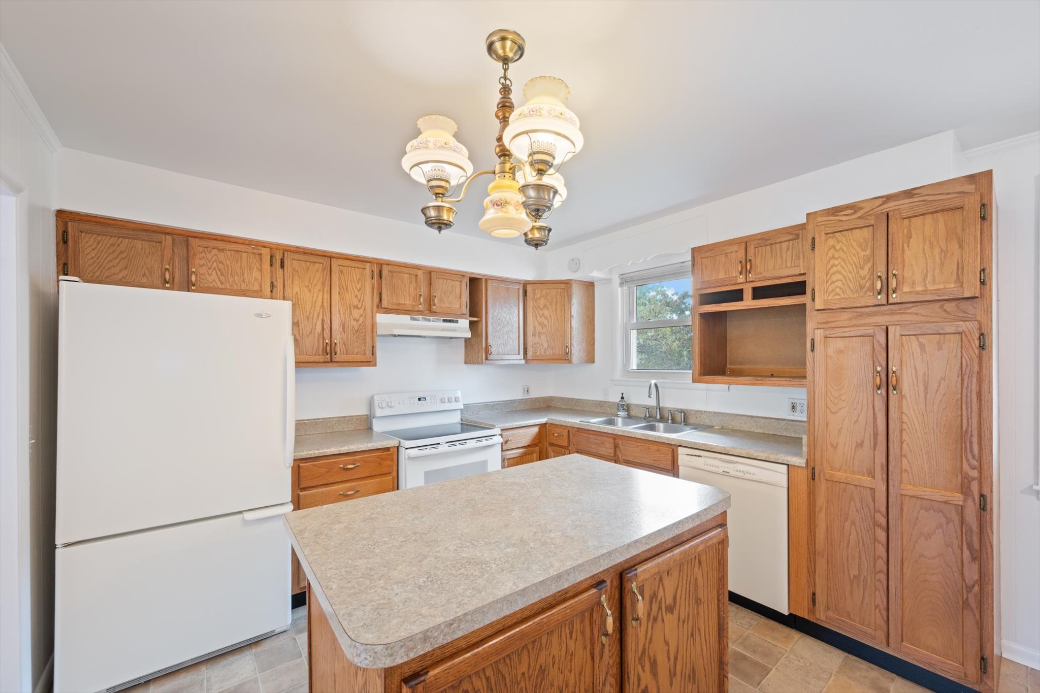 2410 Fairbrook Dr