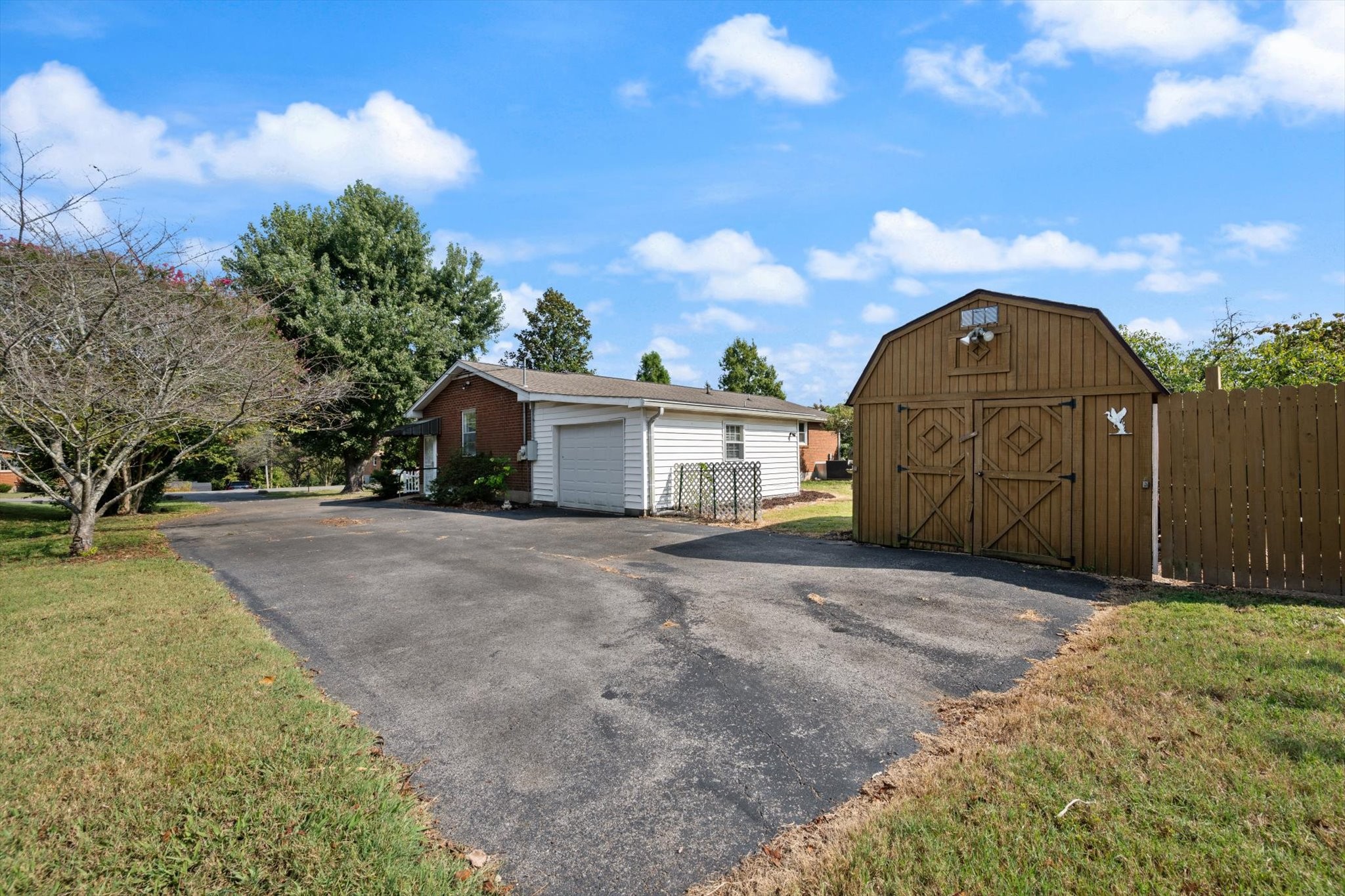 2410 Fairbrook Dr