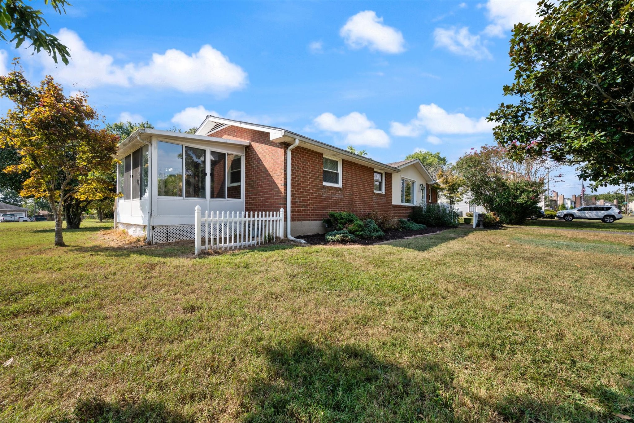 2410 Fairbrook Dr