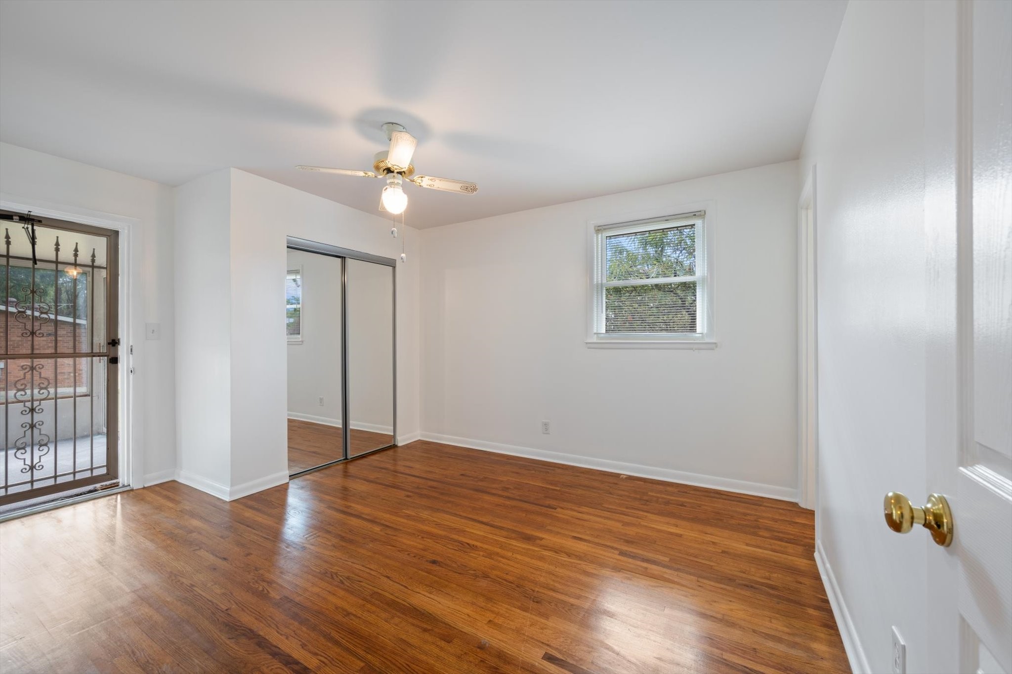2410 Fairbrook Dr