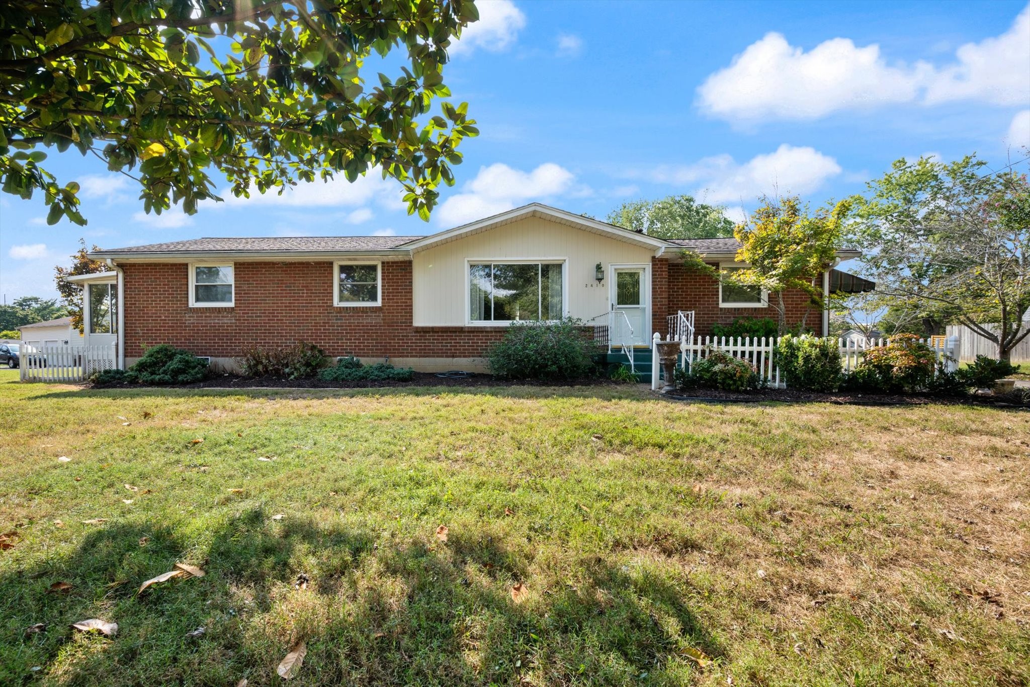 2410 Fairbrook Dr
