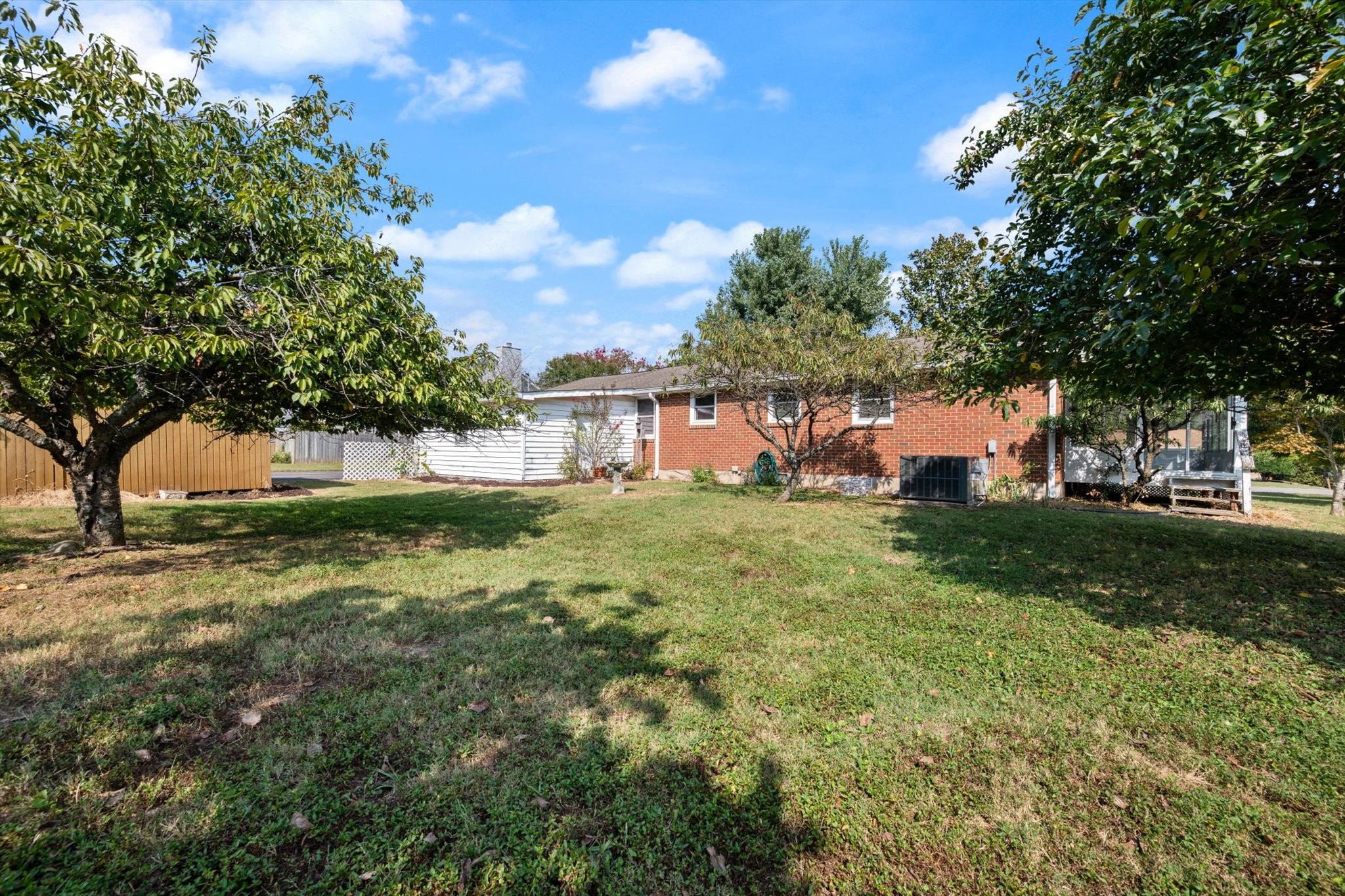 2410 Fairbrook Dr