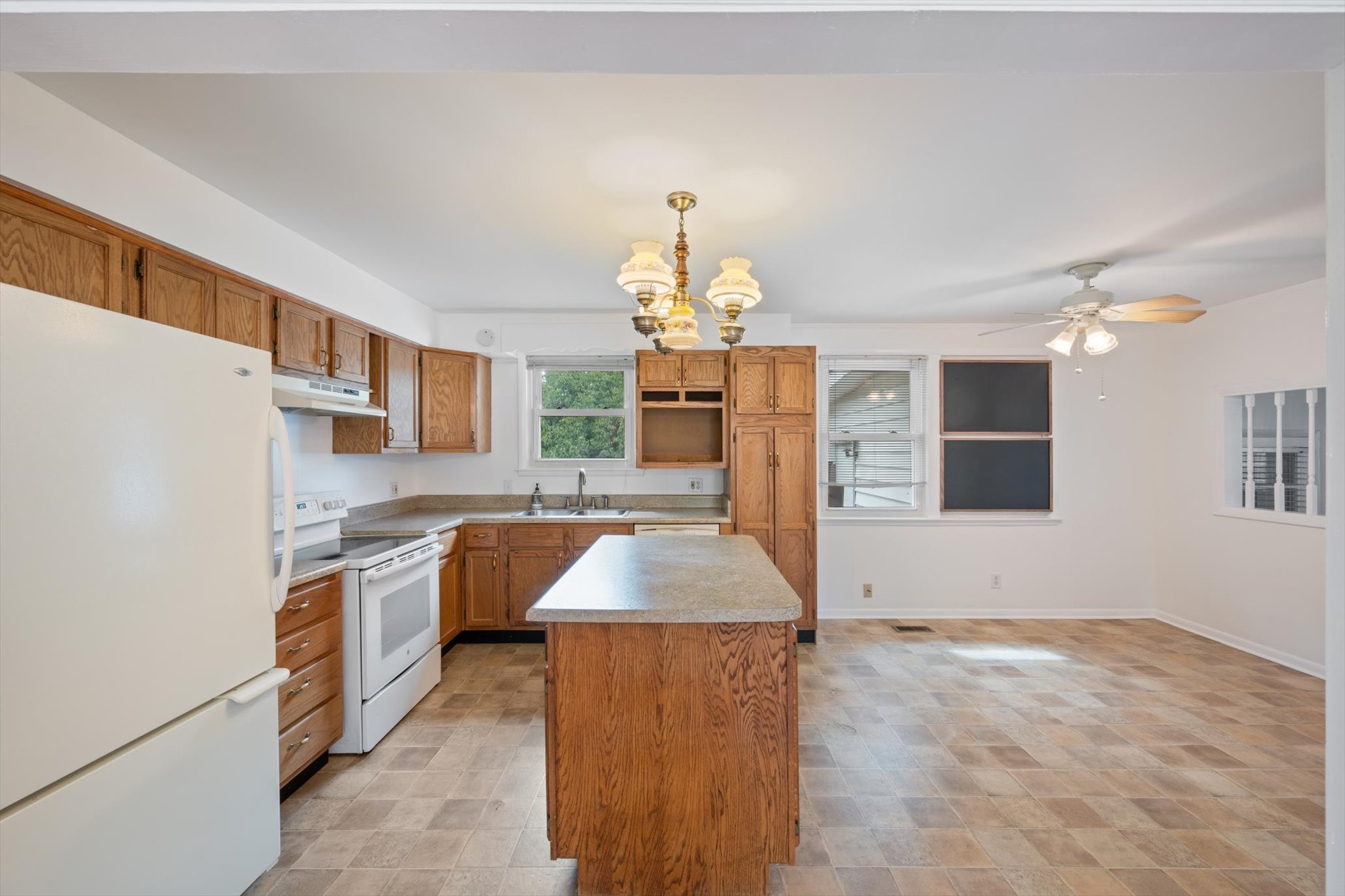 2410 Fairbrook Dr