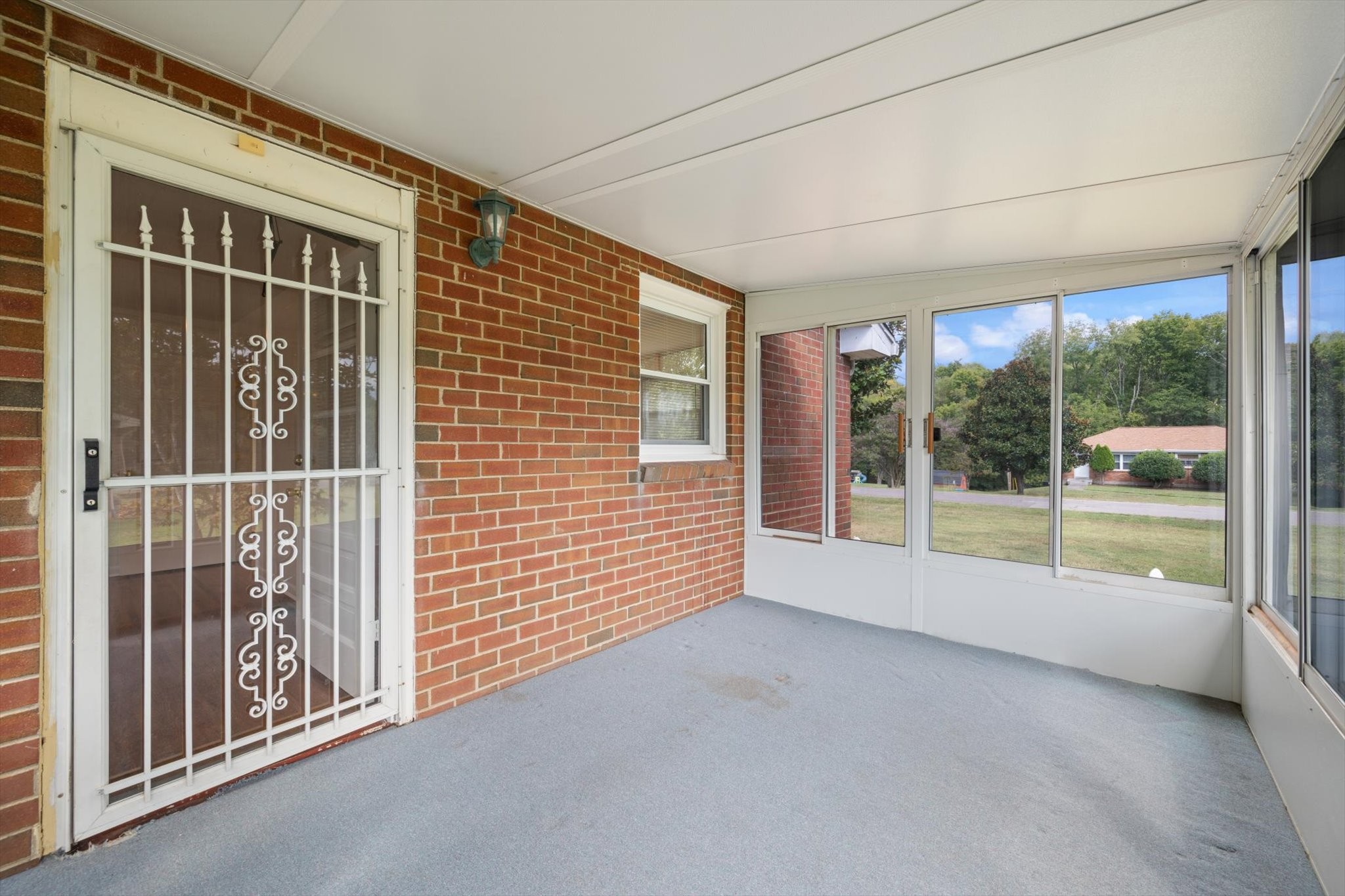 2410 Fairbrook Dr