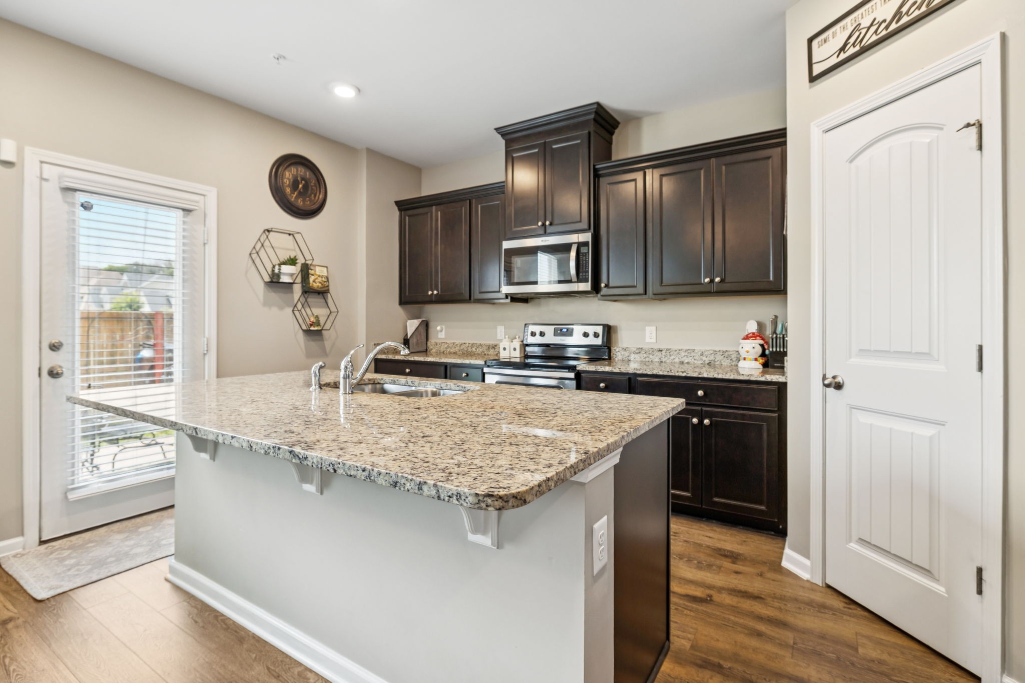 827 Kennear Ln