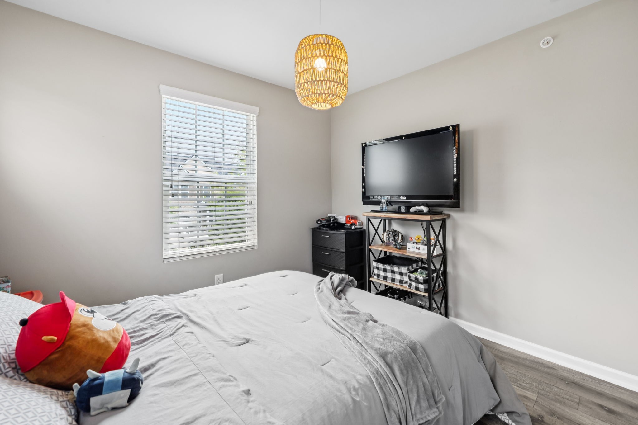 827 Kennear Ln